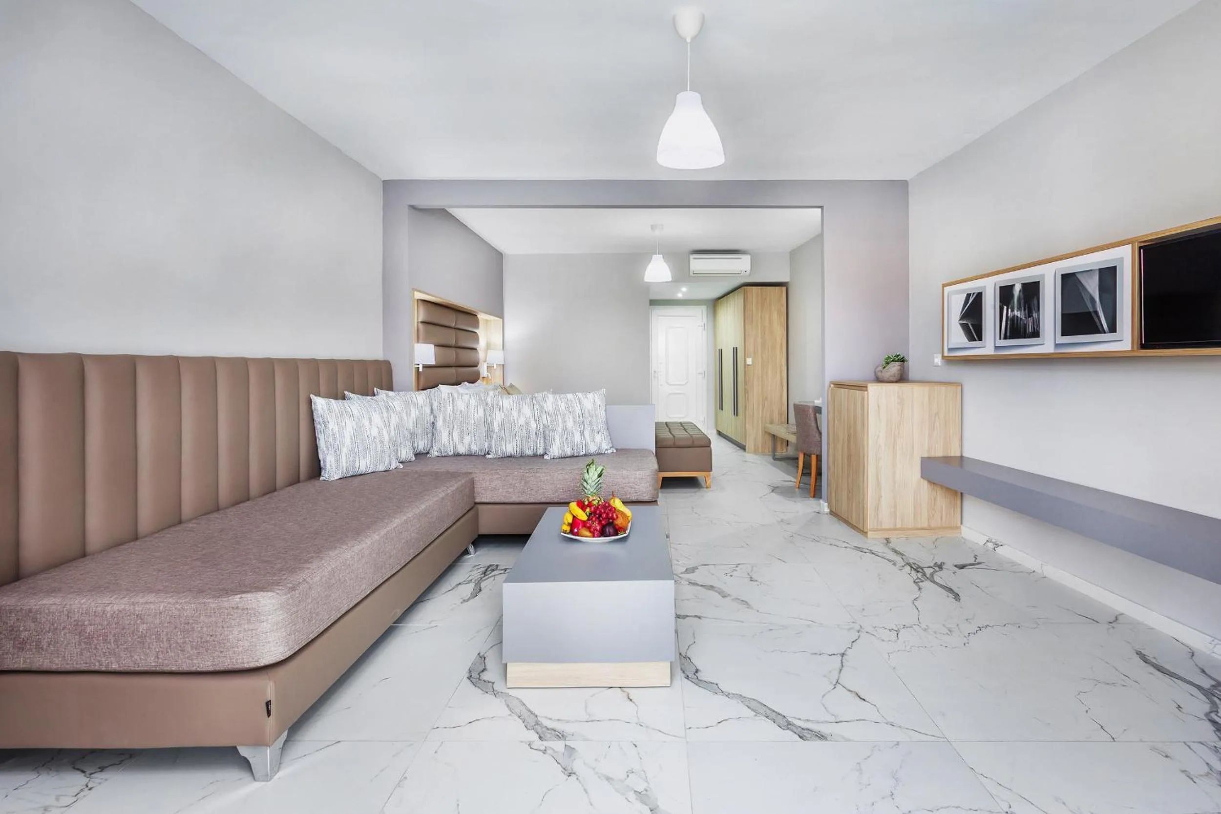 Photo of the whole room in Anna Family