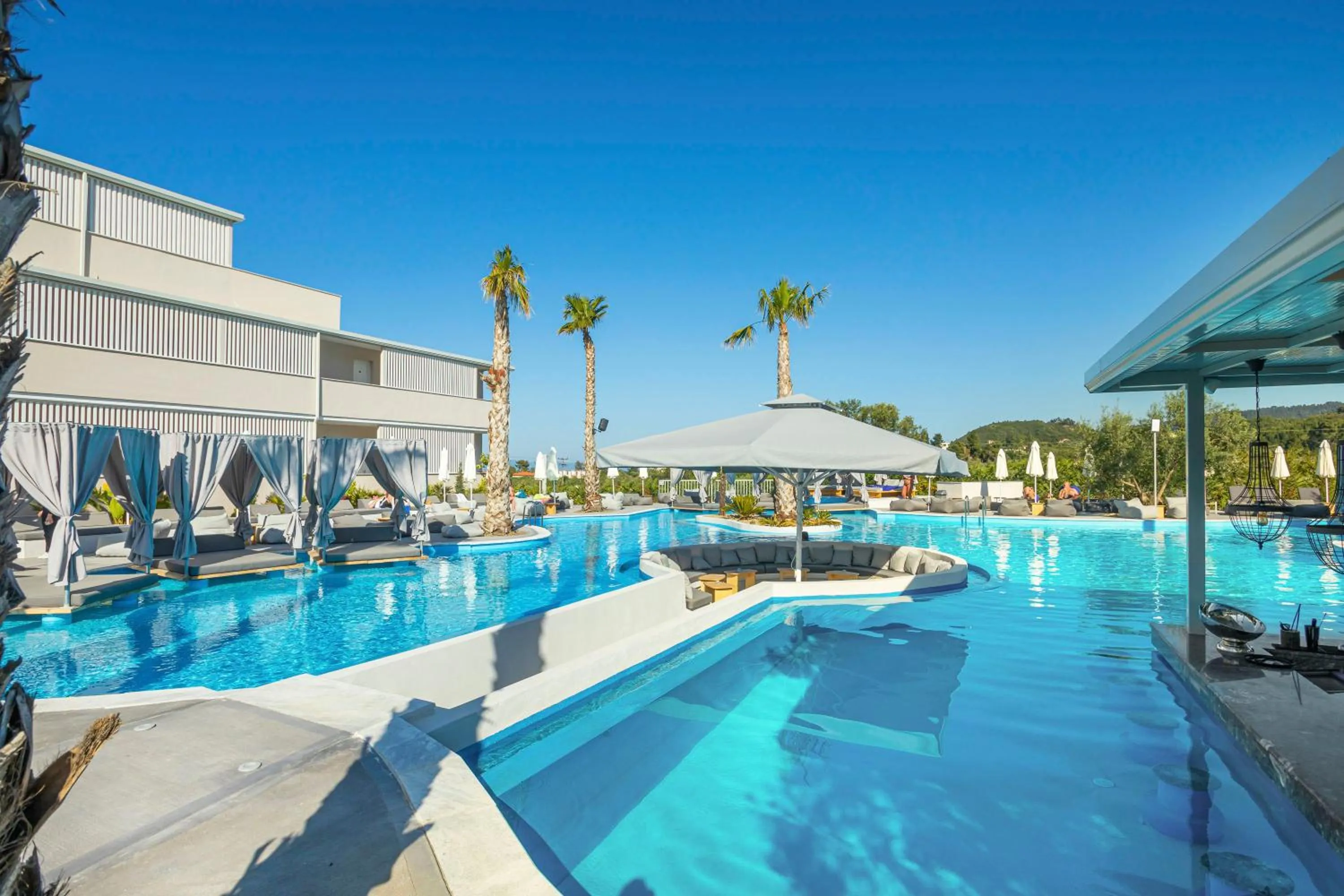 Swimming pool in Anna Family