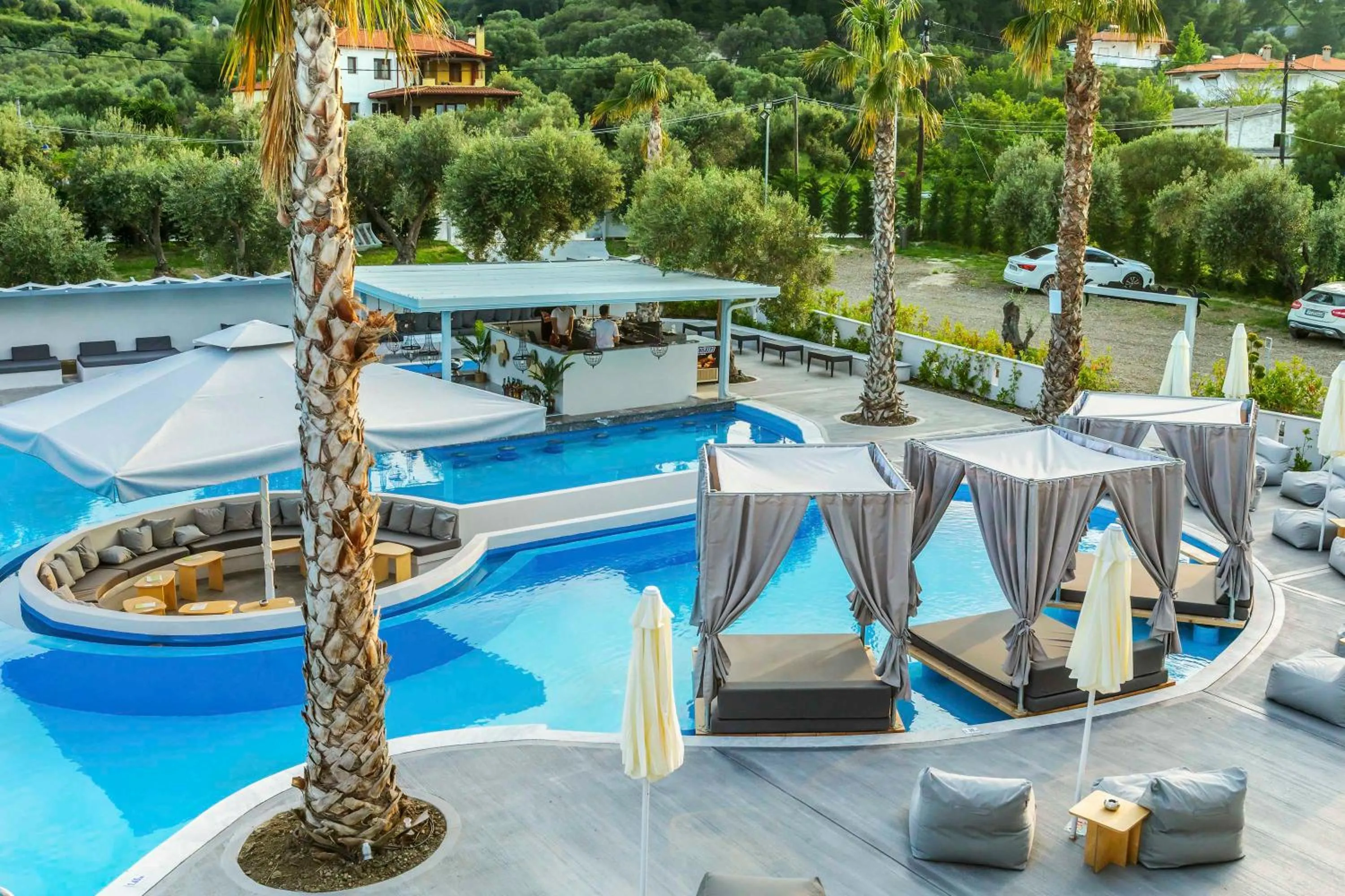 Swimming pool in Anna Family