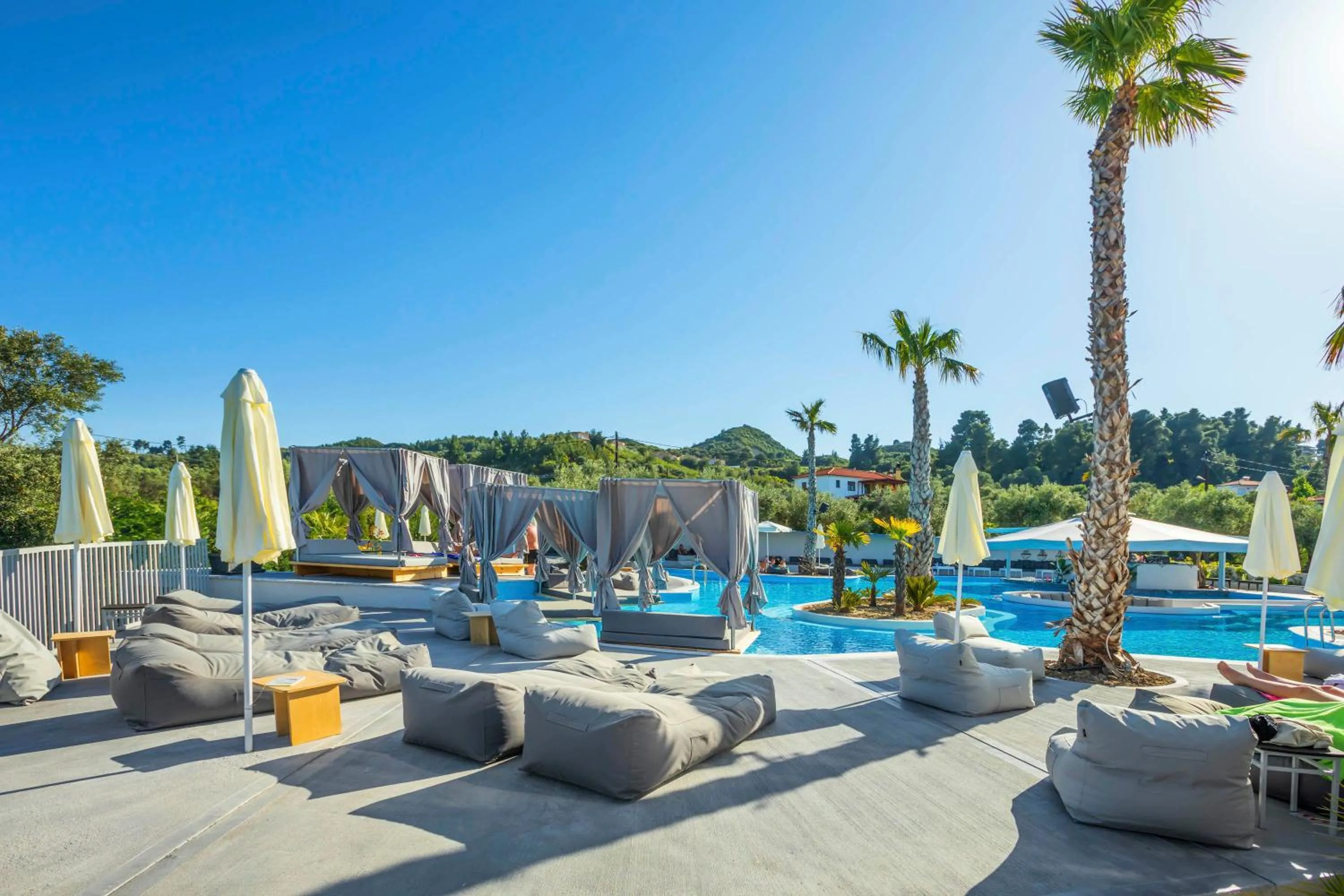 Swimming pool in Anna Family