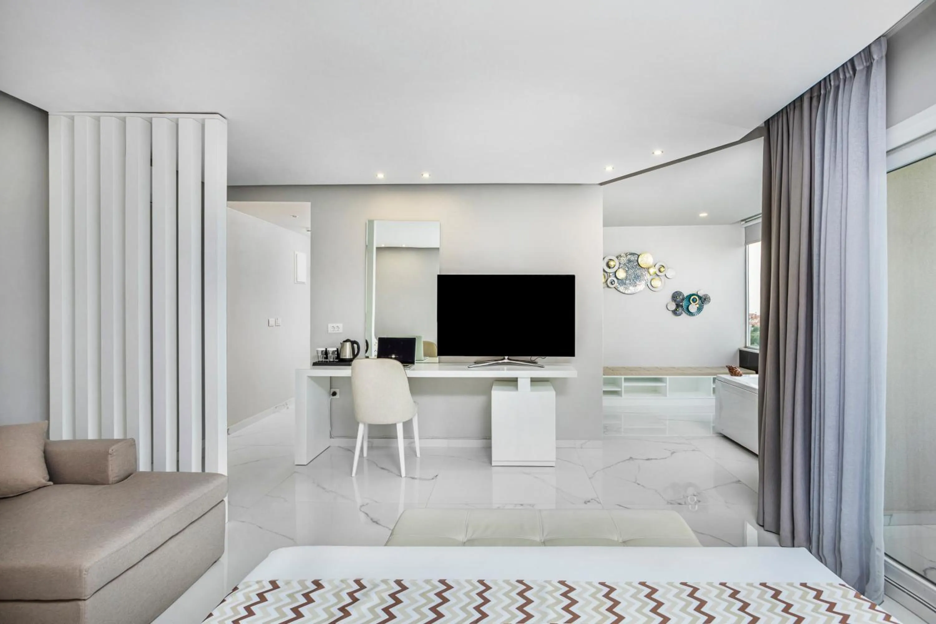 TV and multimedia in Anna Family