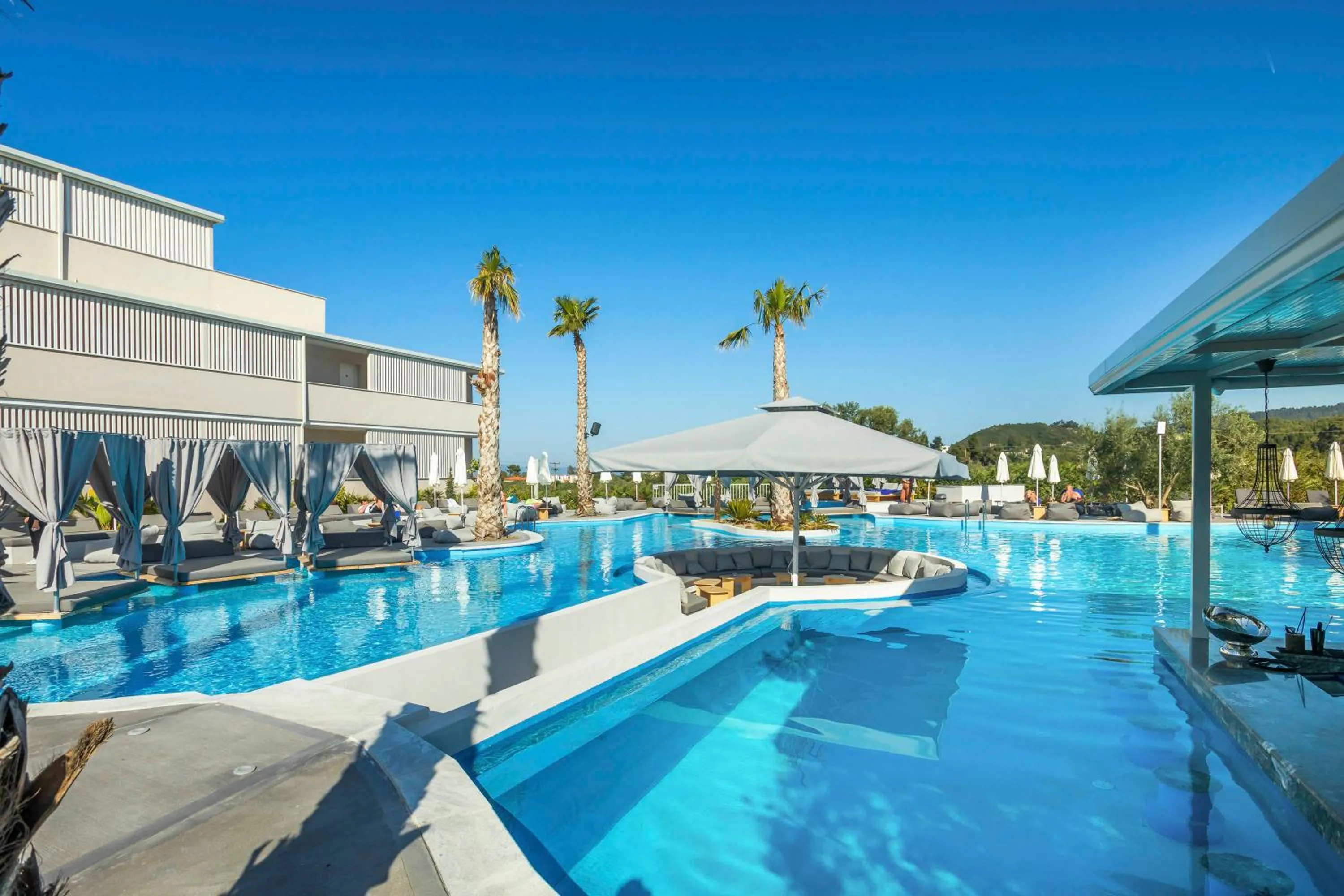 Swimming pool in Anna Family