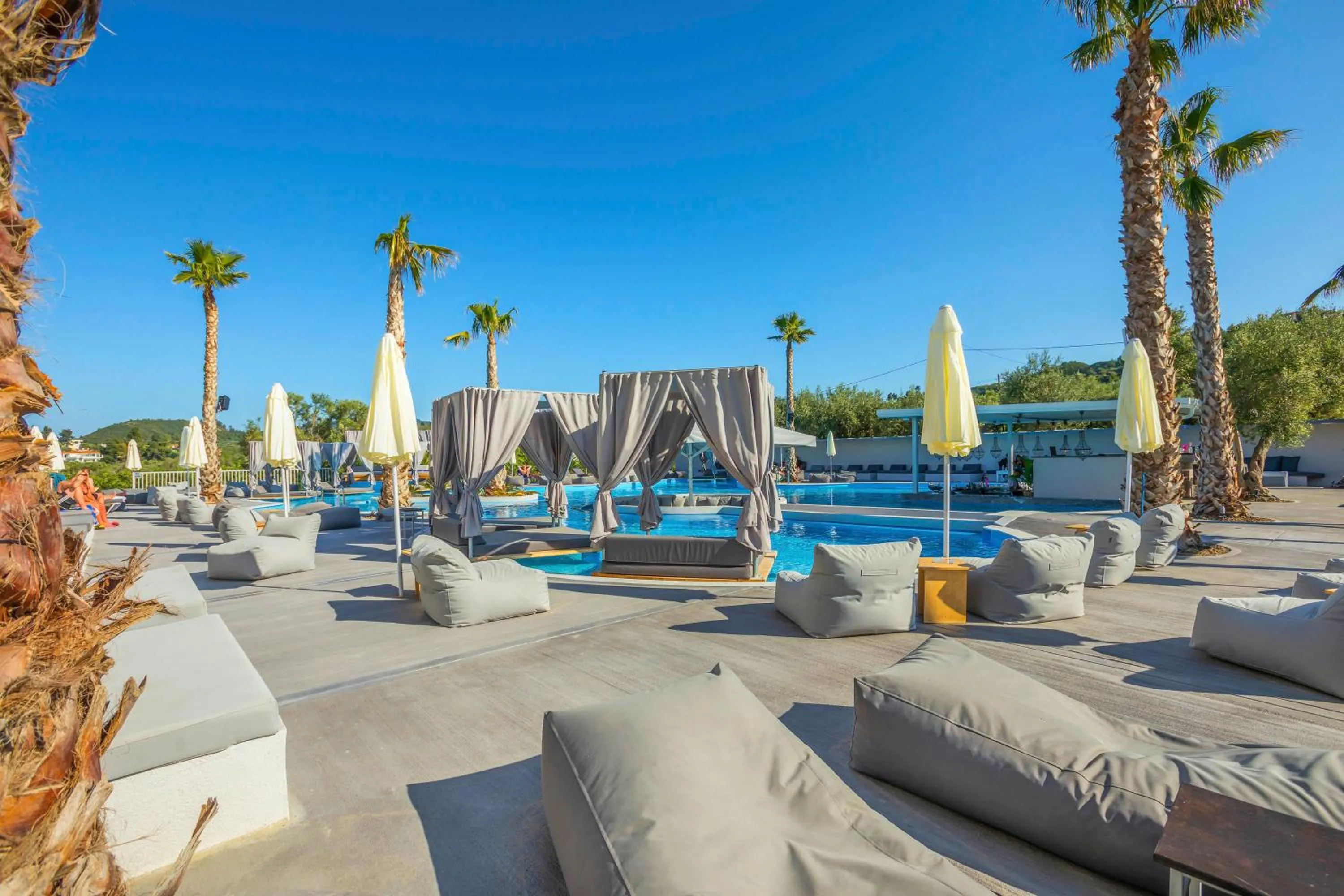 Swimming pool in Anna Family