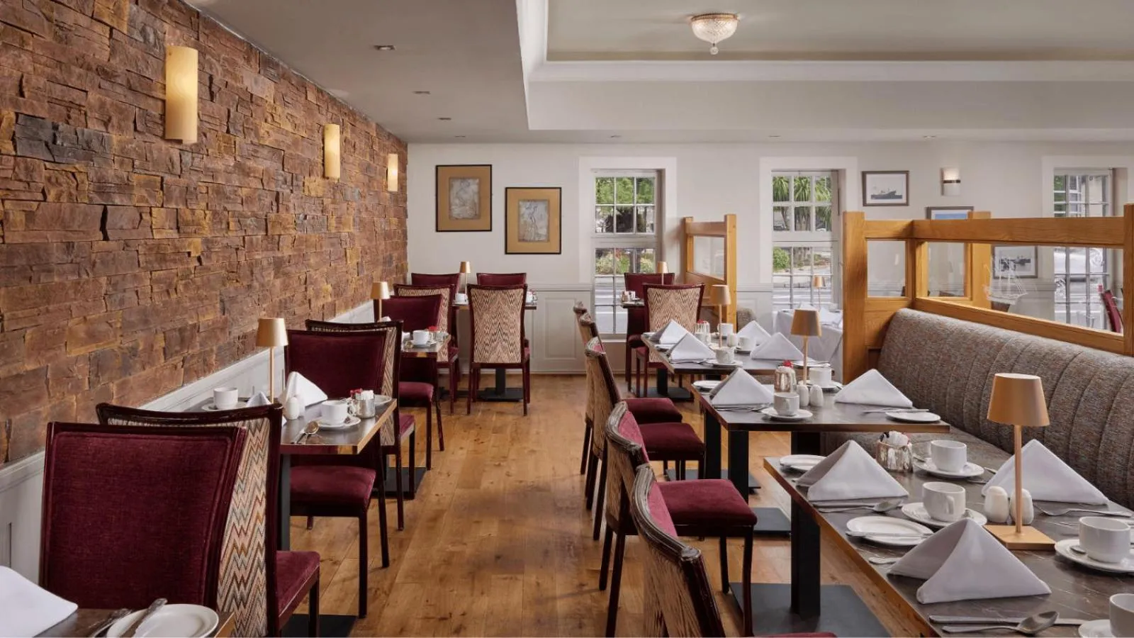 Restaurant/places to eat in Dooley's Hotel