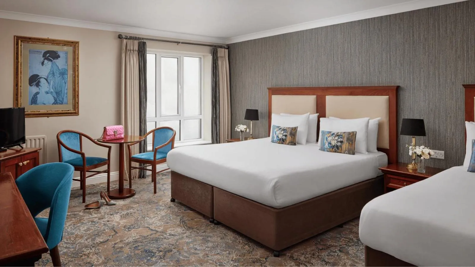 Bedroom, Bed in Dooley's Hotel