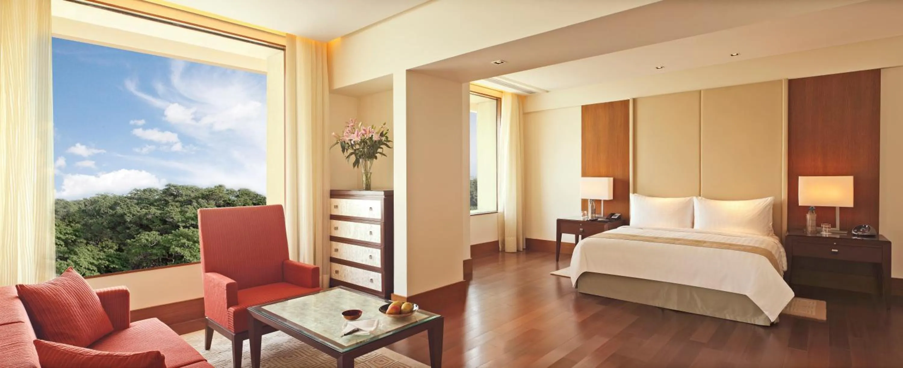 Bed in The Oberoi Gurgaon