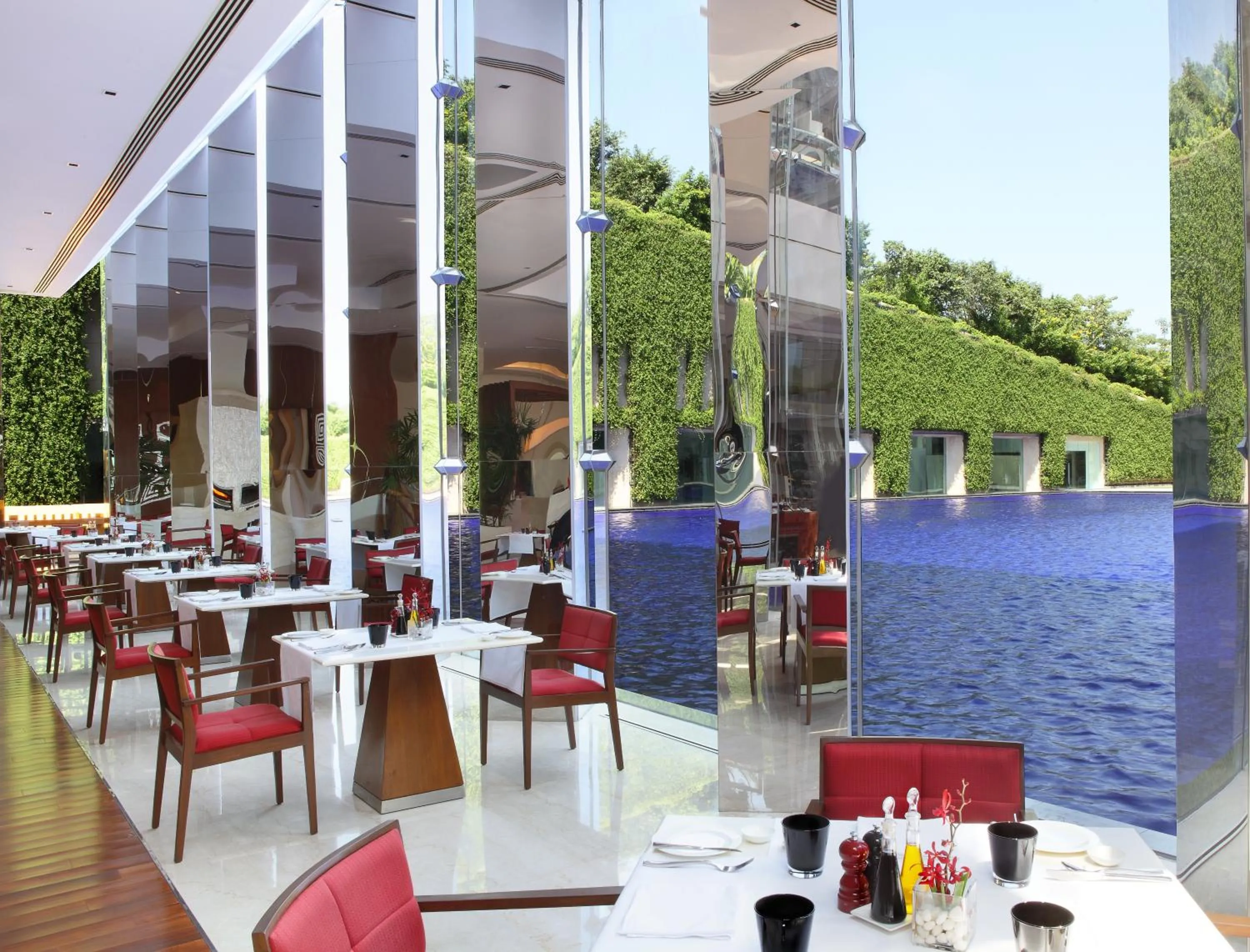 Restaurant/places to eat in The Oberoi Gurgaon