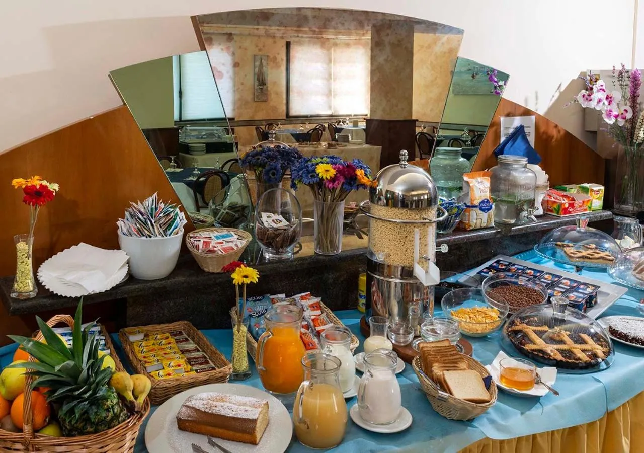 Restaurant/places to eat in Hotel Petrarca