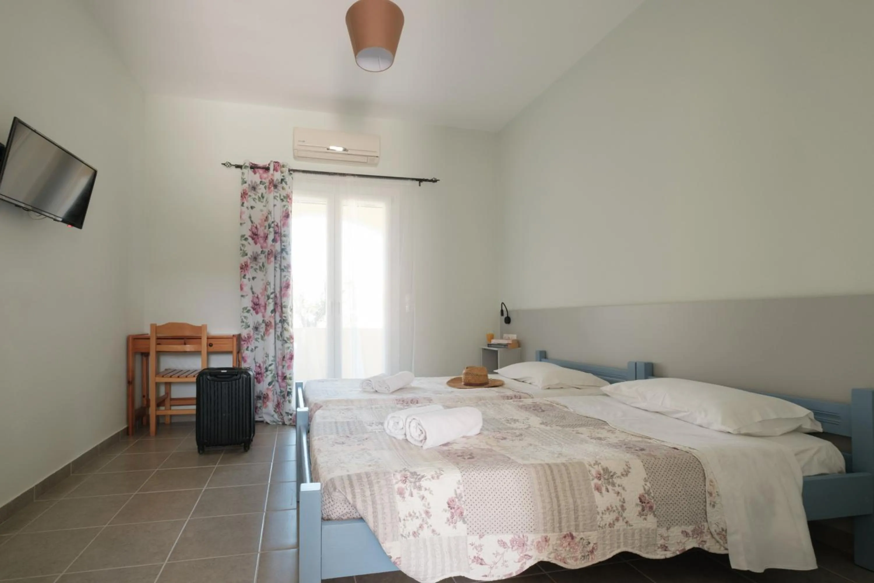 heating, Bed in Feeloxenia Corfu Apartments