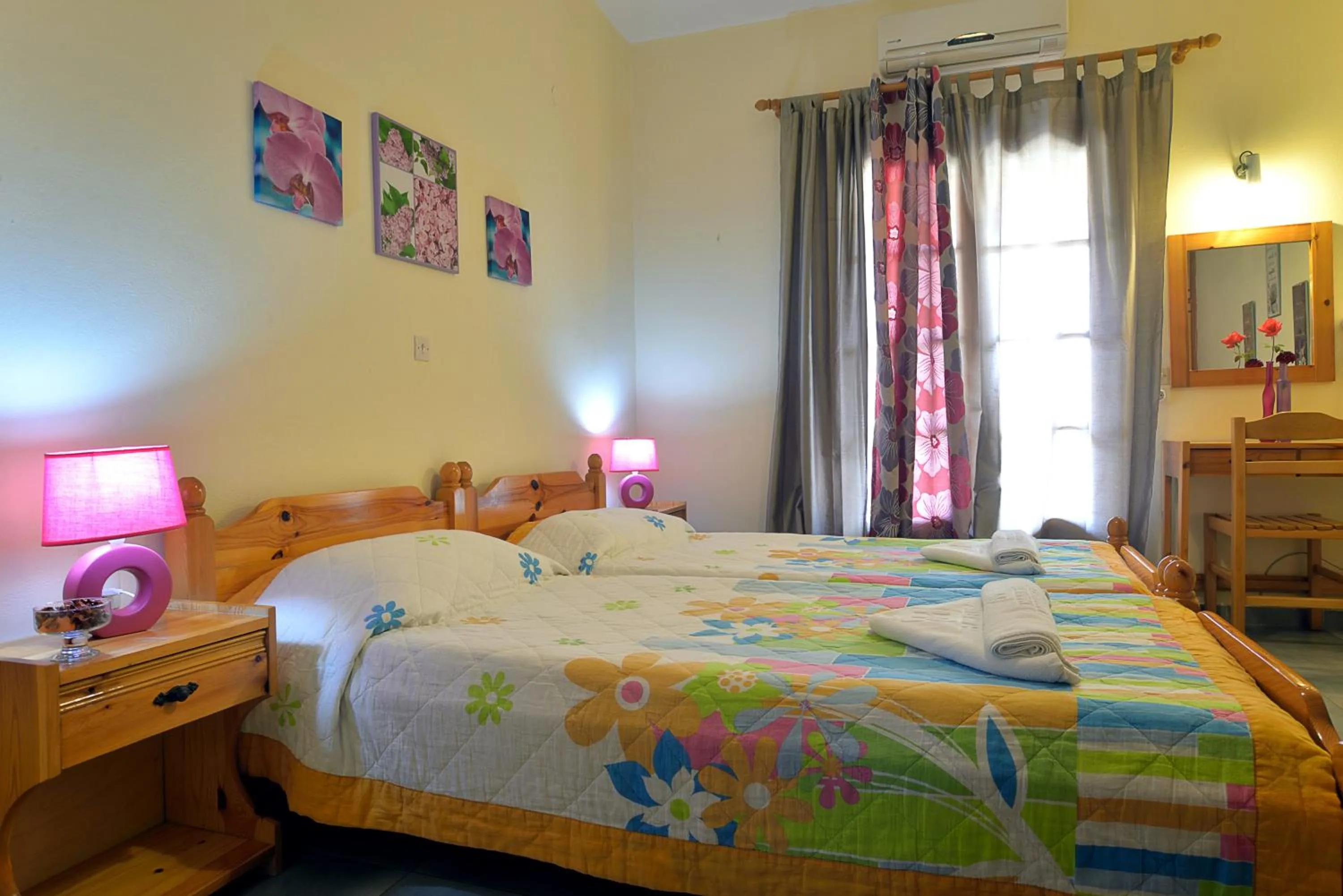 Photo of the whole room, Bed in Feeloxenia Corfu Apartments