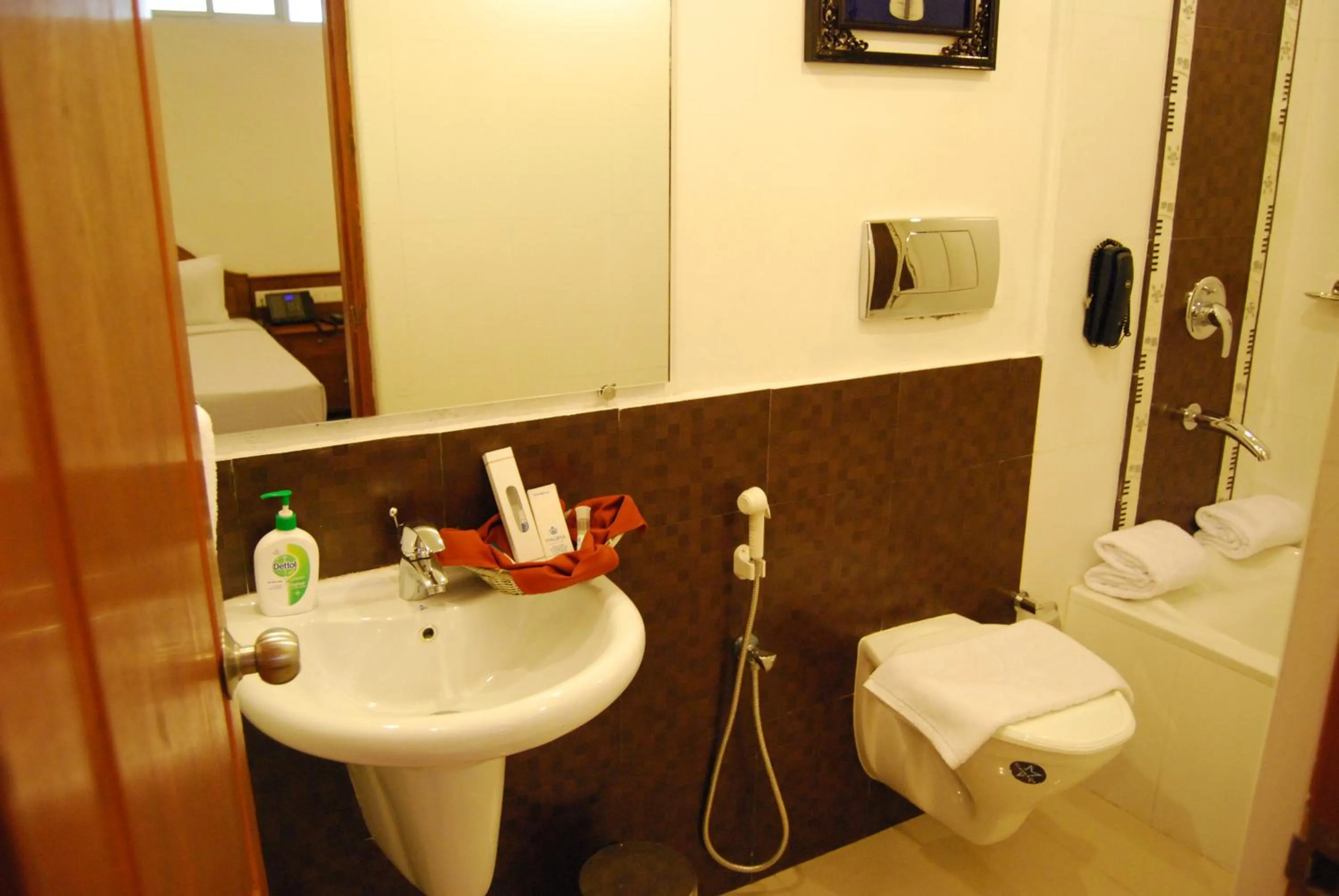 Toilet in Hotel Rajadhani