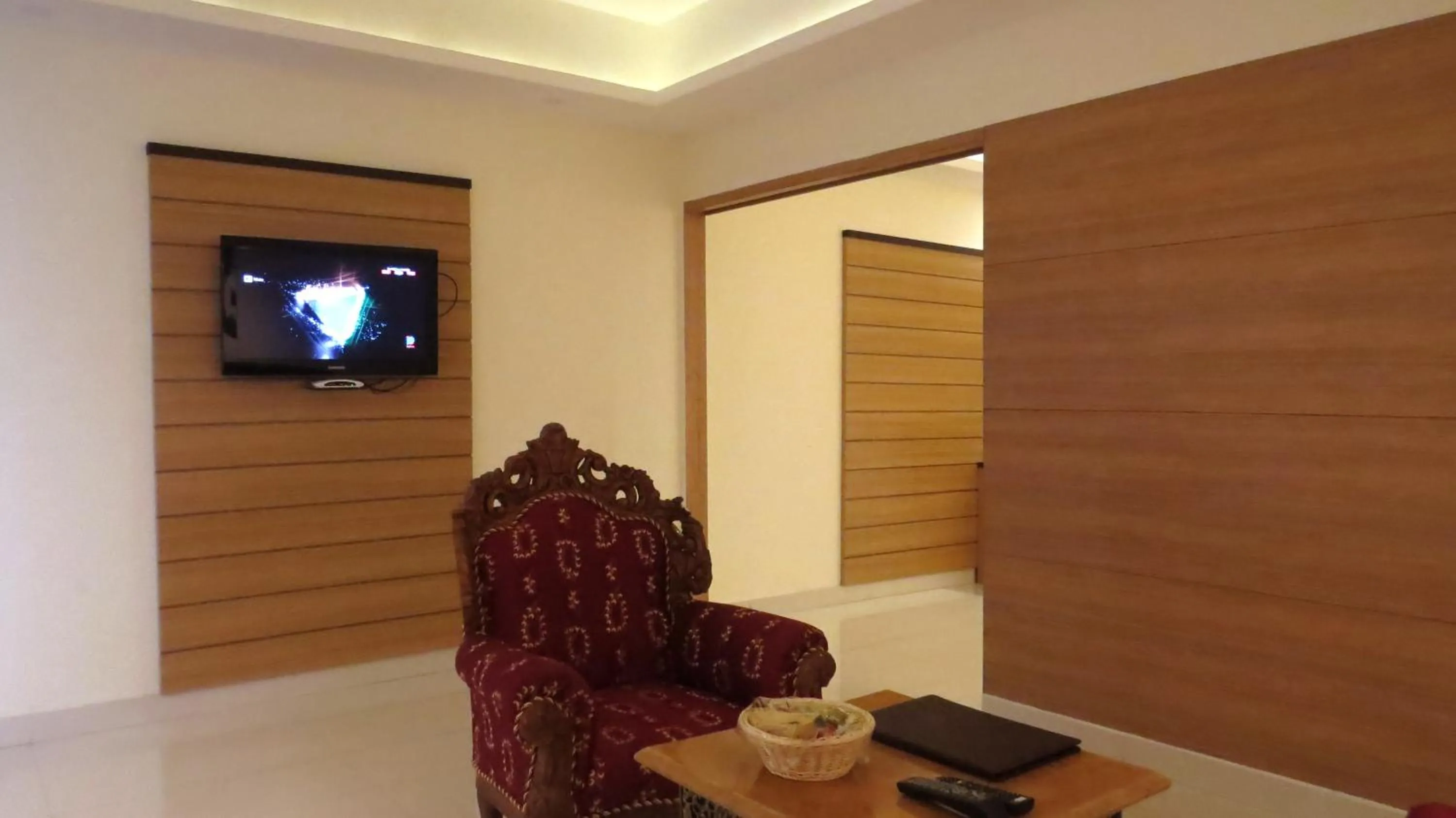 TV and multimedia in Hotel Rajadhani