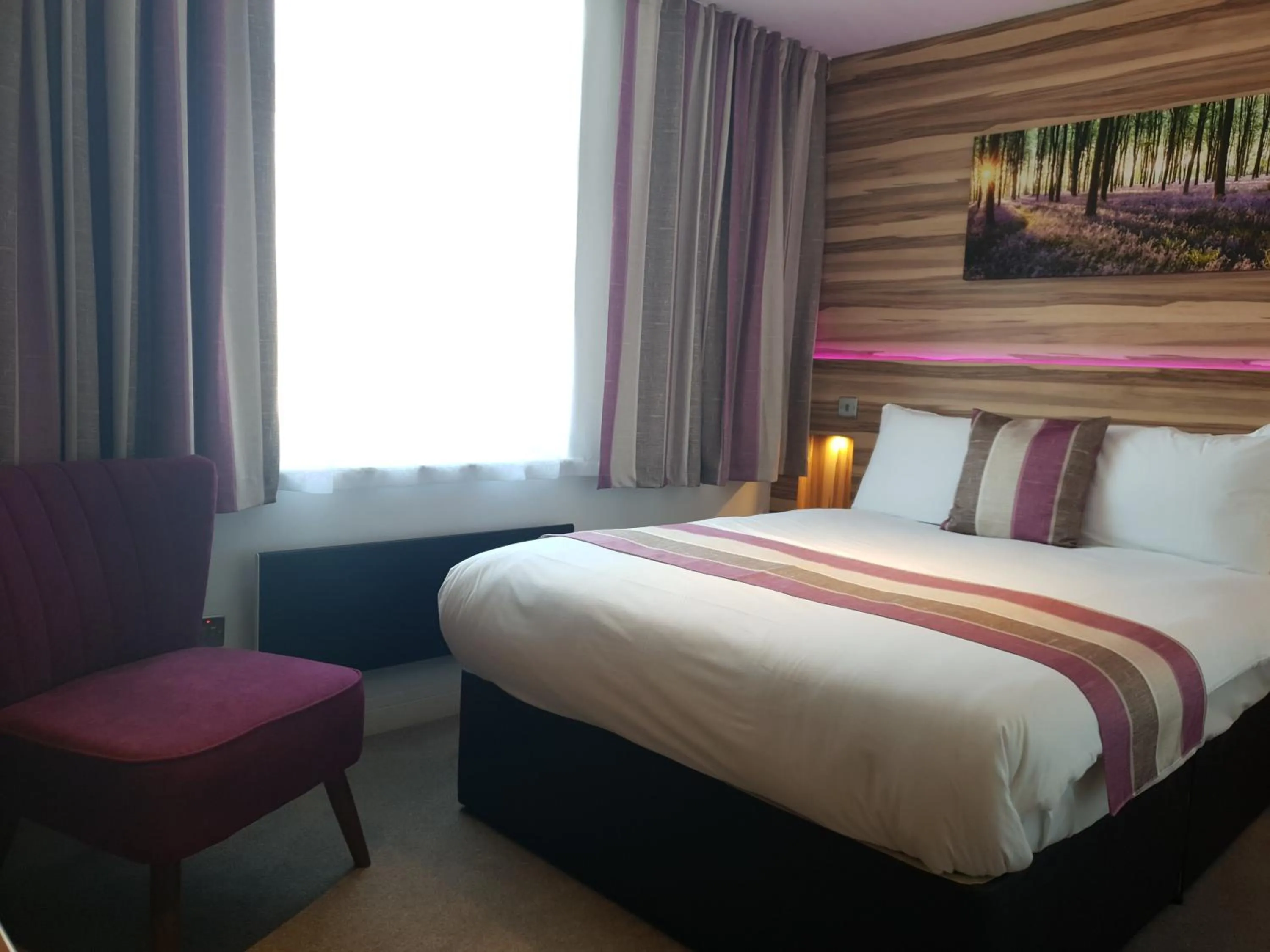 Bedroom, Bed in Escape Hotel