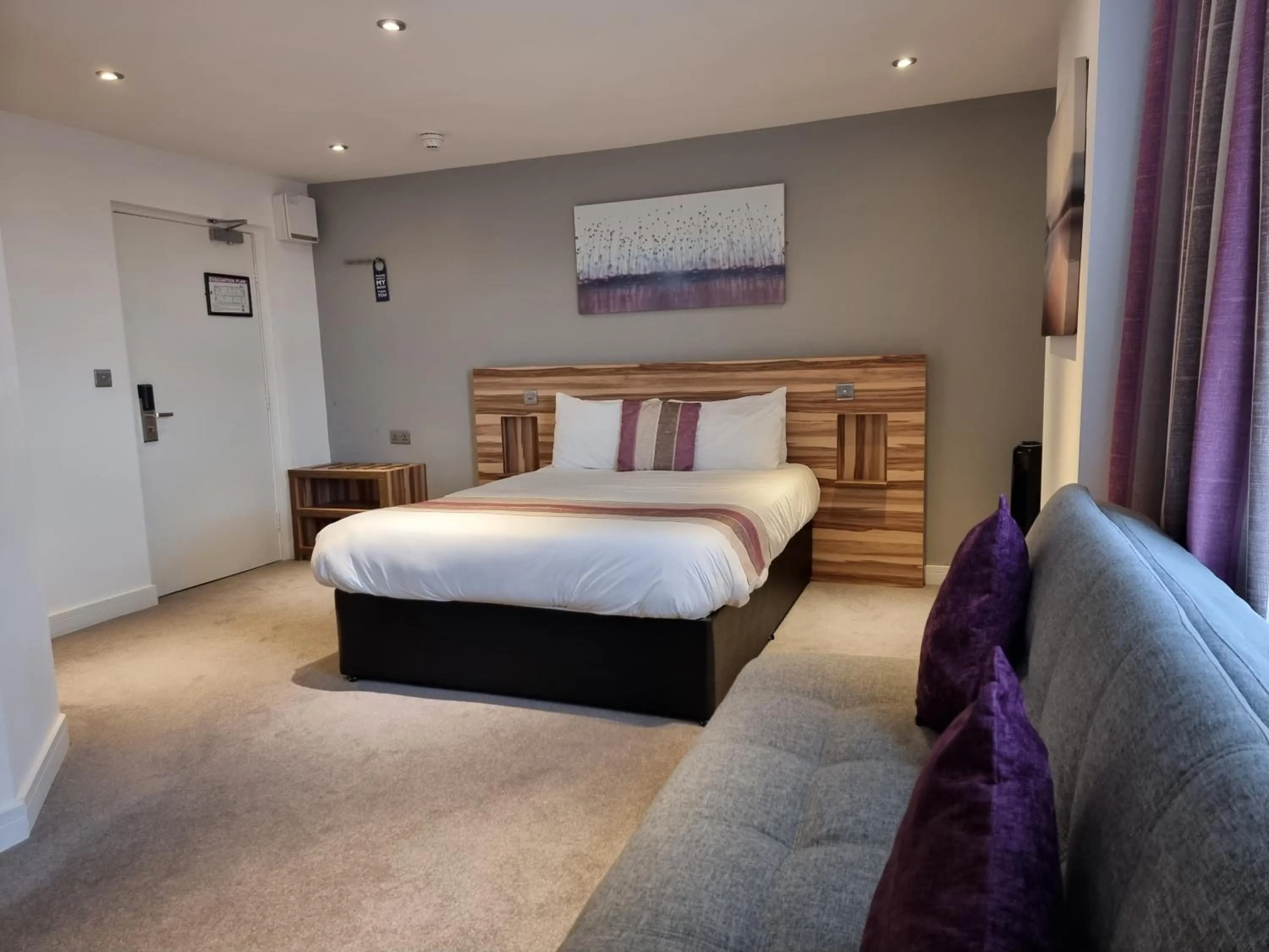 Bedroom, Bed in Escape Hotel