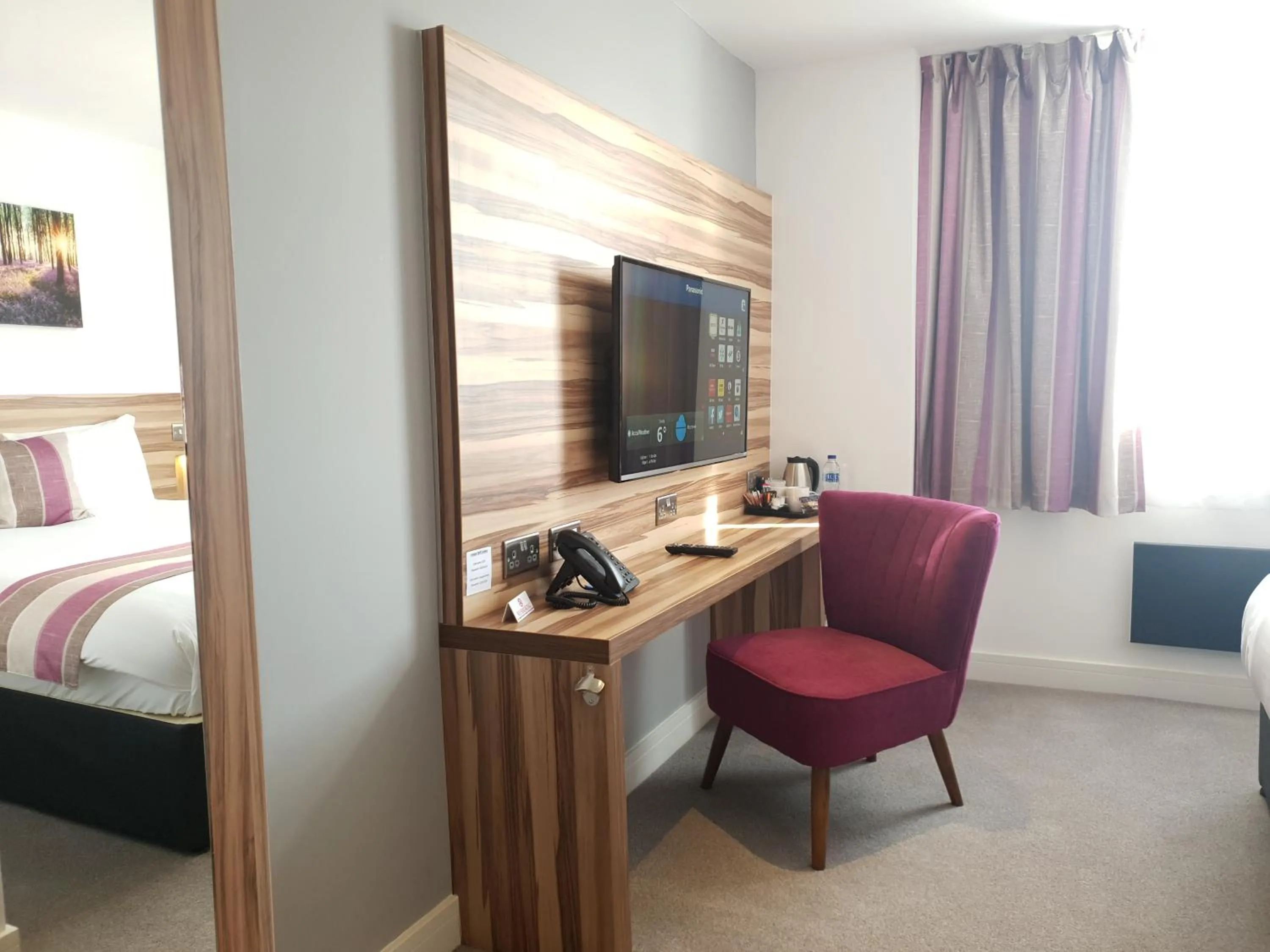 Bedroom, Bed in Escape Hotel