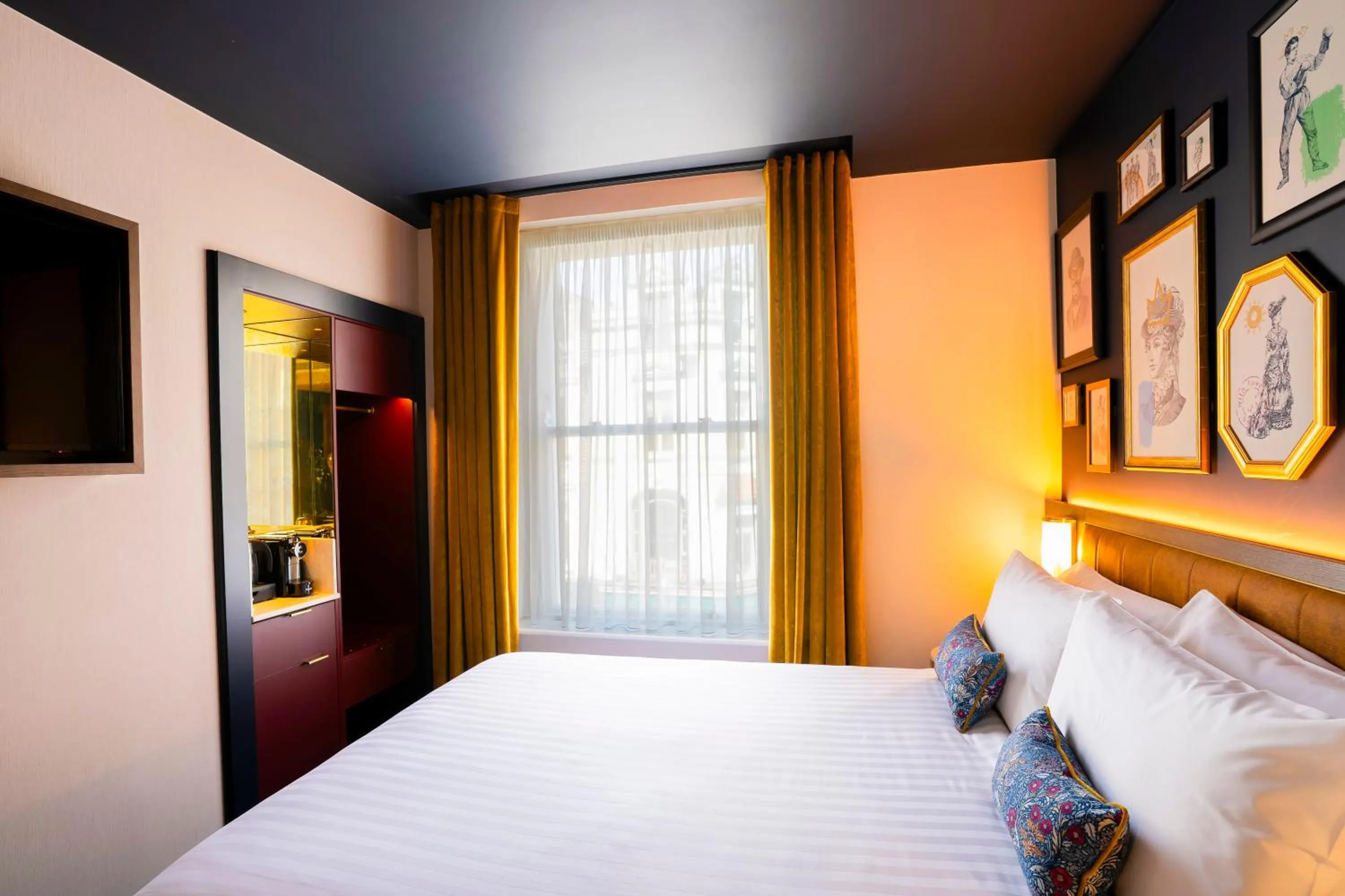 Bed in The Mercantile Hotel