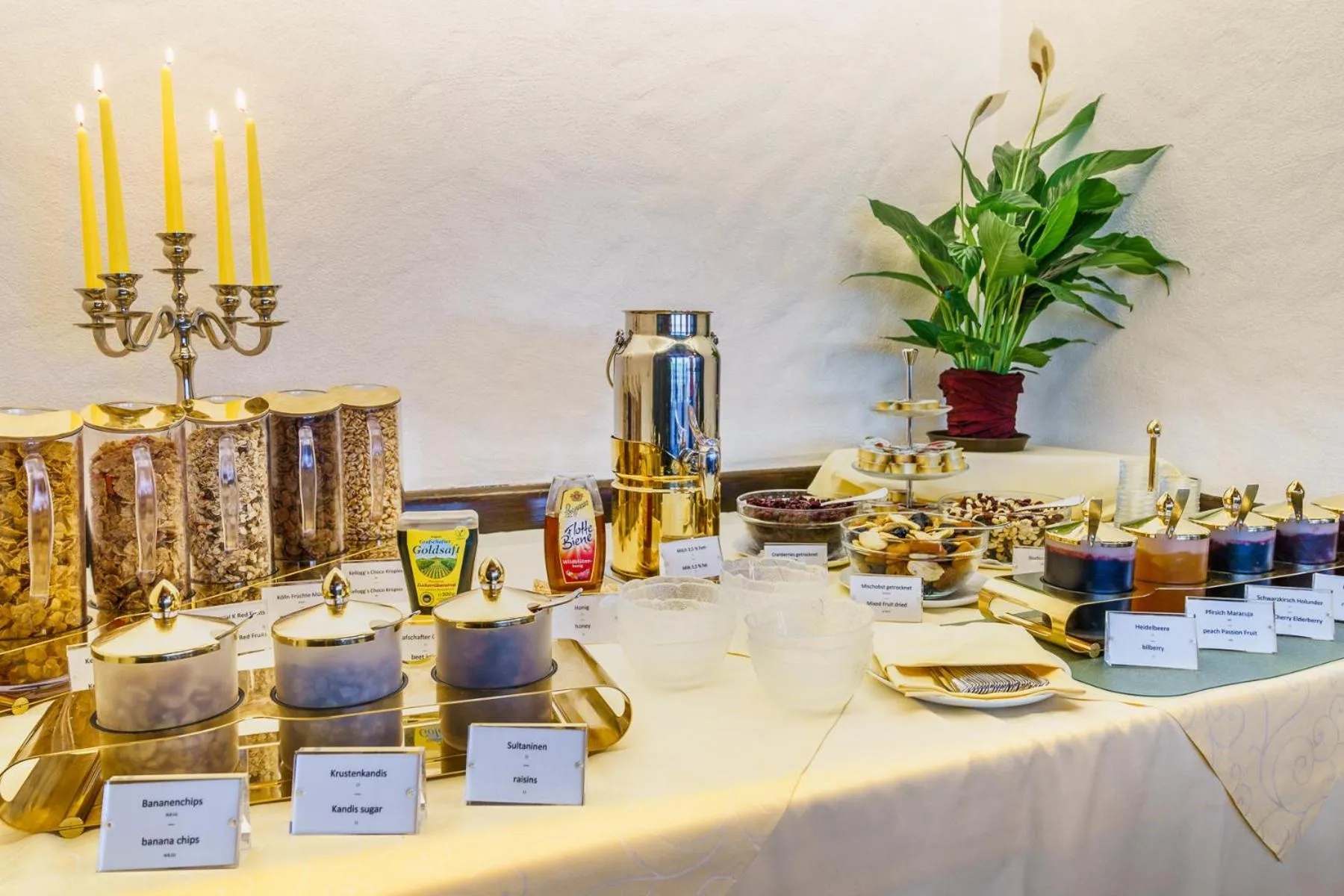 Buffet breakfast in Altkölnischer Hof