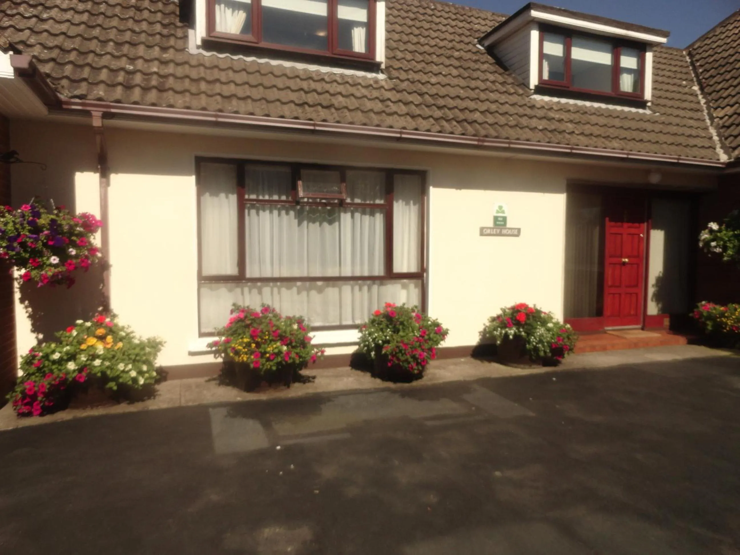 Facade/entrance in Orley House B&B