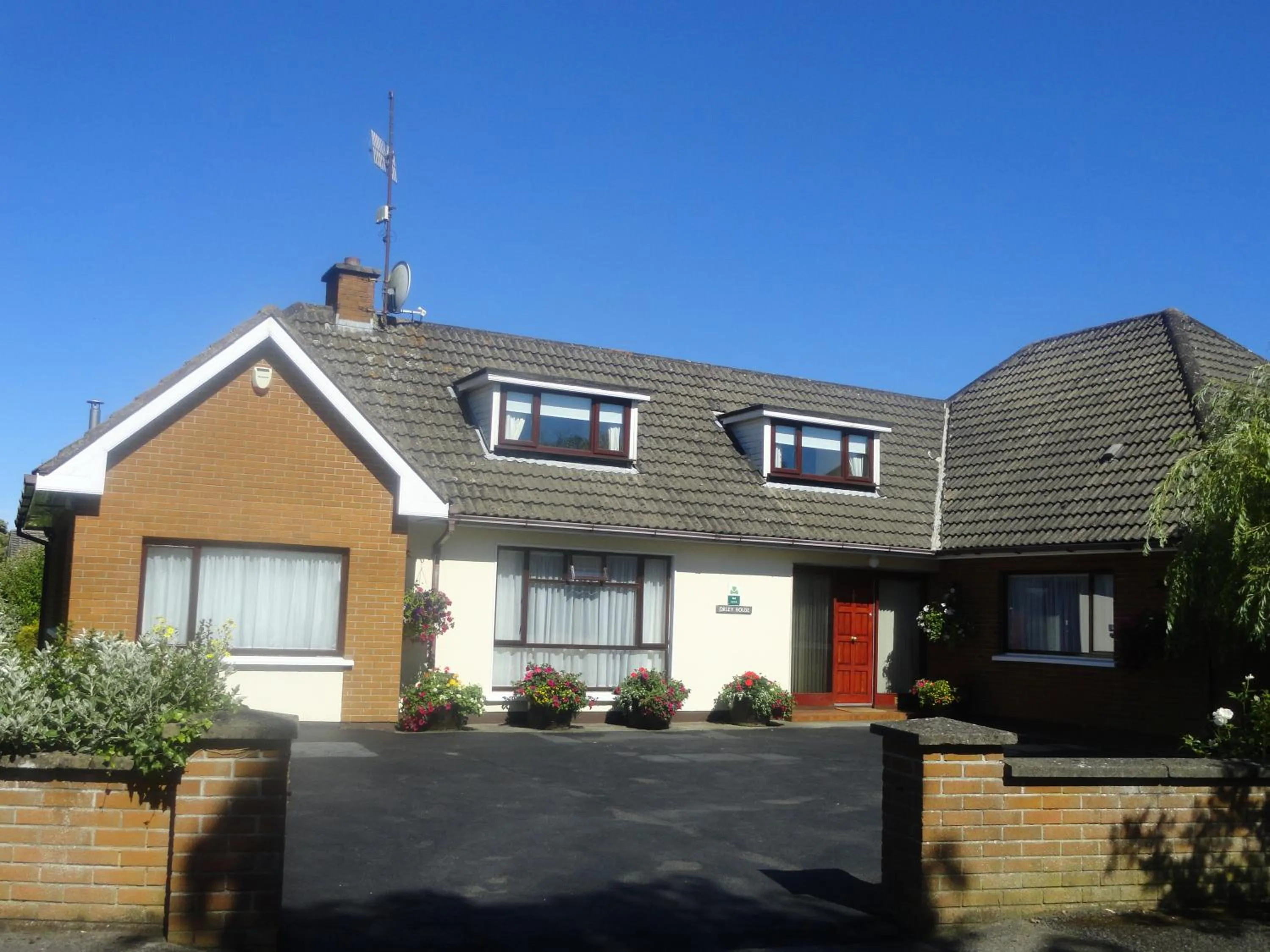 Facade/entrance in Orley House B&B