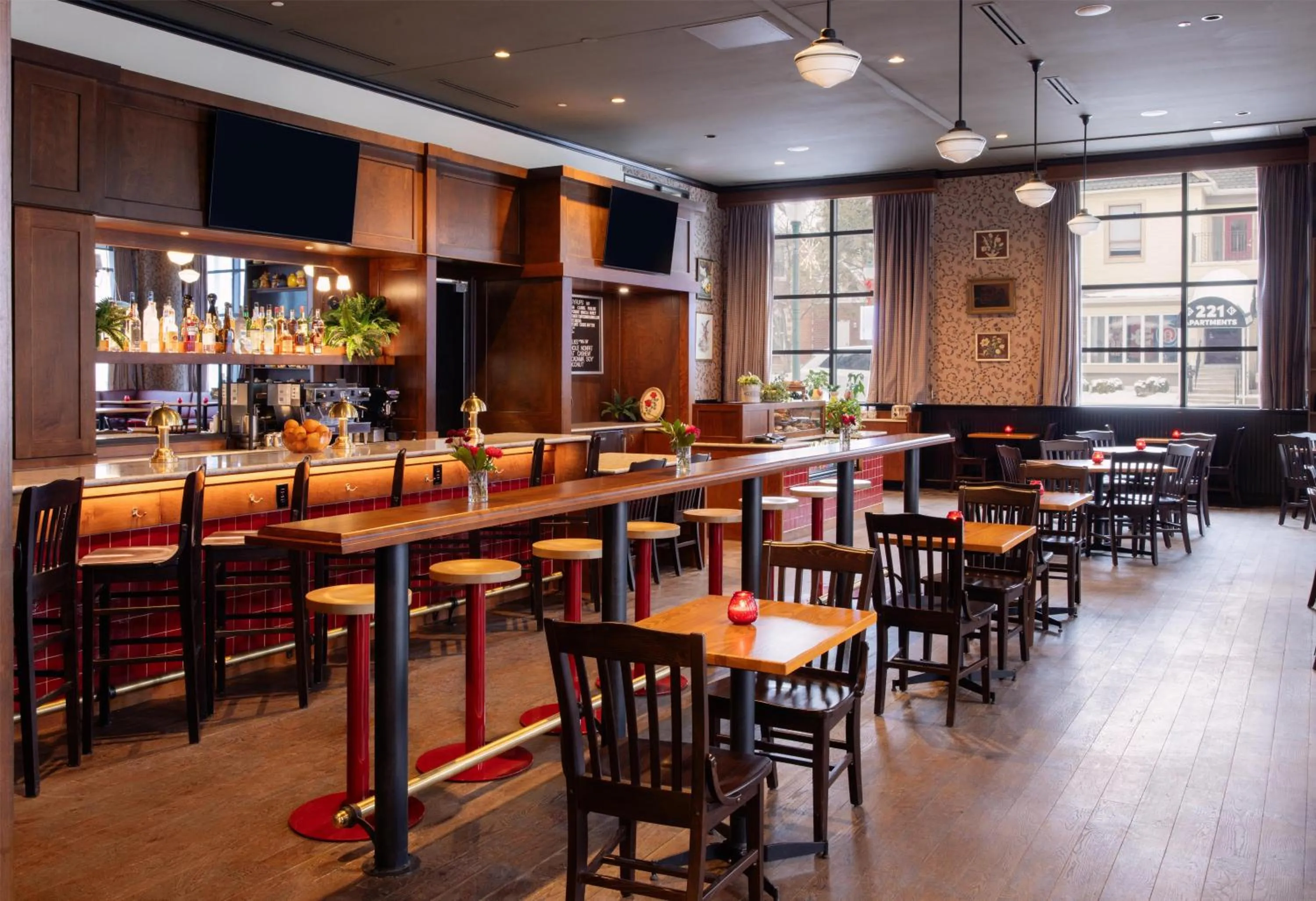 Lounge or bar in Graduate by Hilton Bloomington