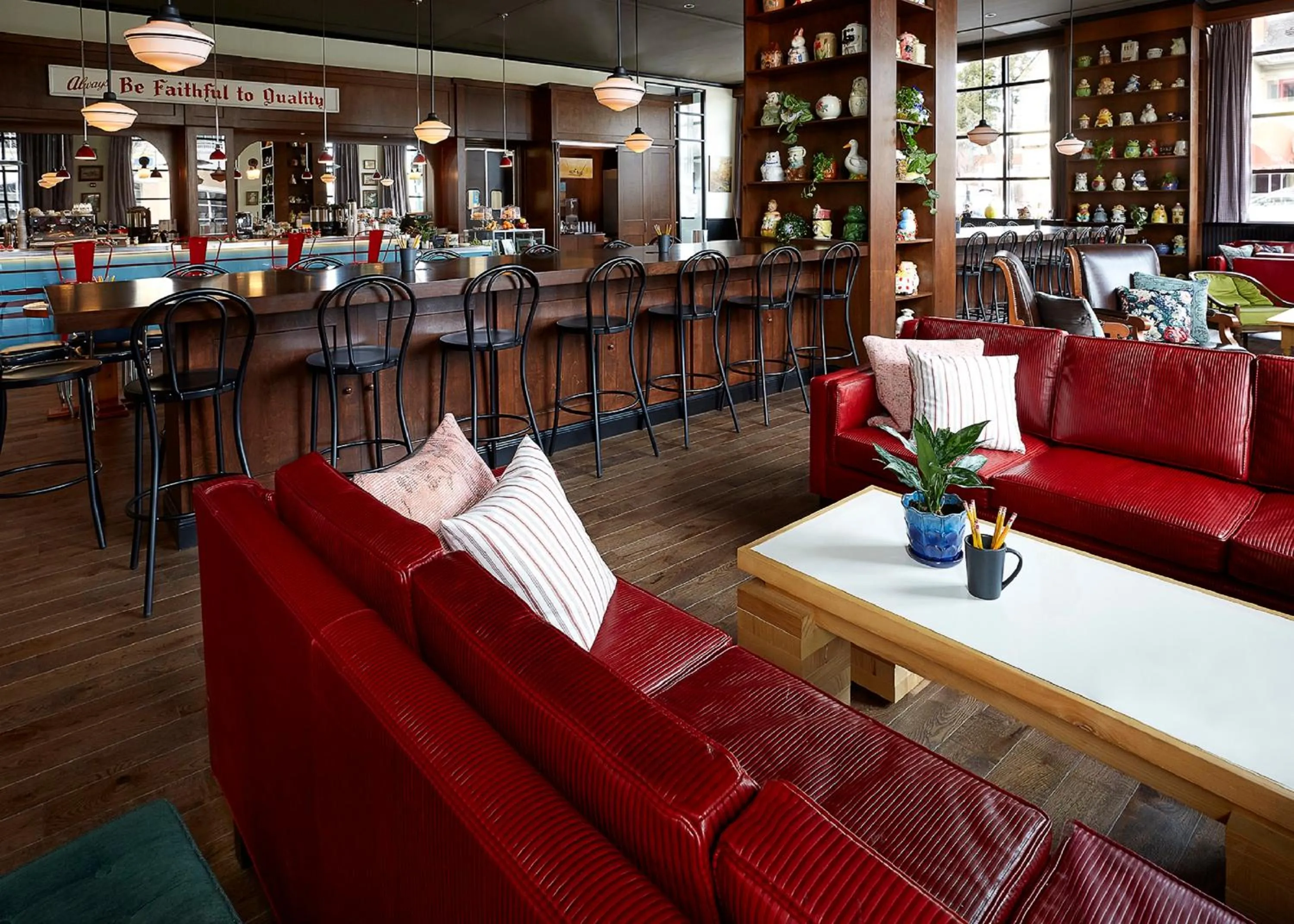 Lounge or bar in Graduate by Hilton Bloomington