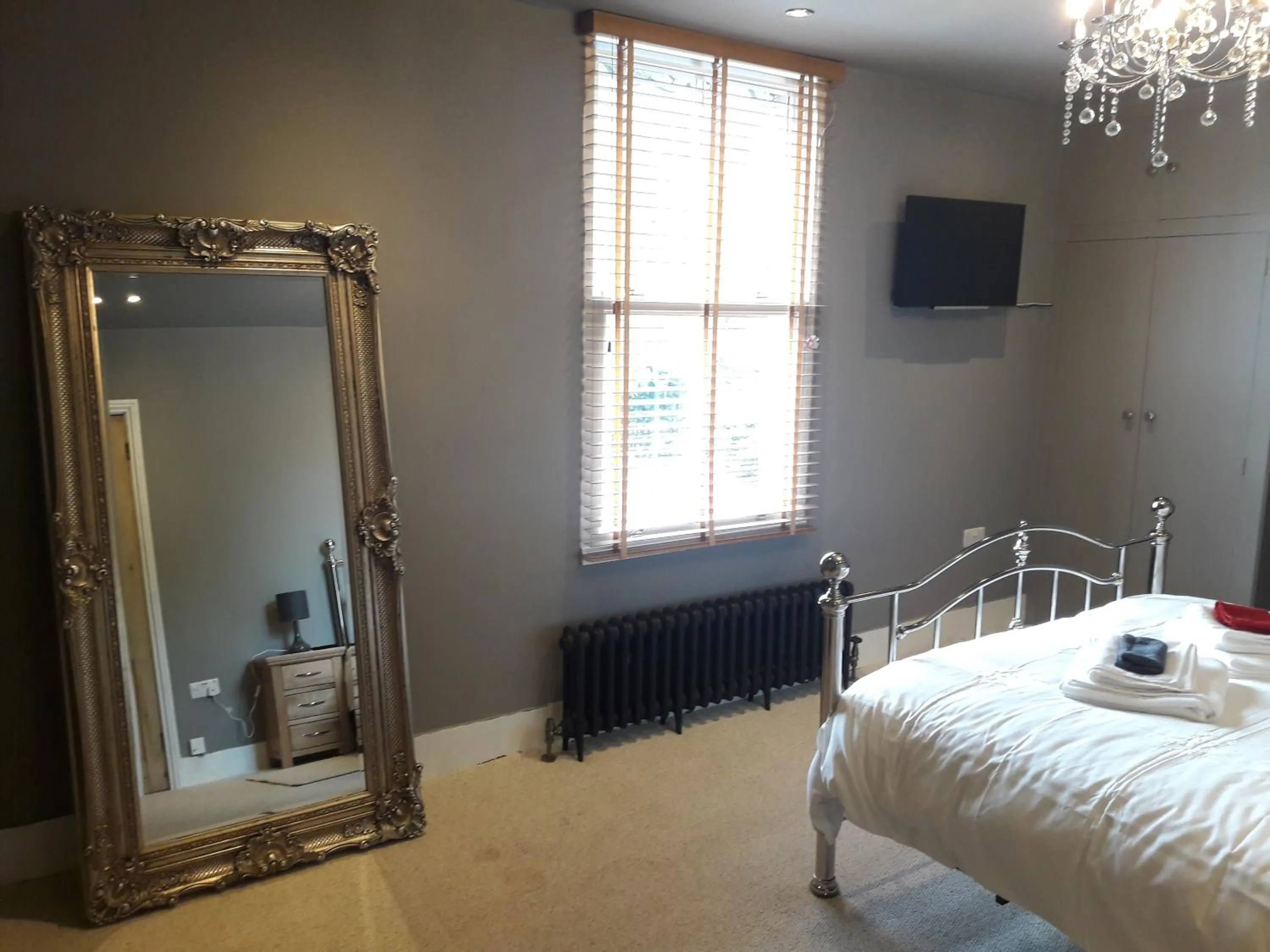 Bed in Simpsons Cottage - Grove Road Cottages