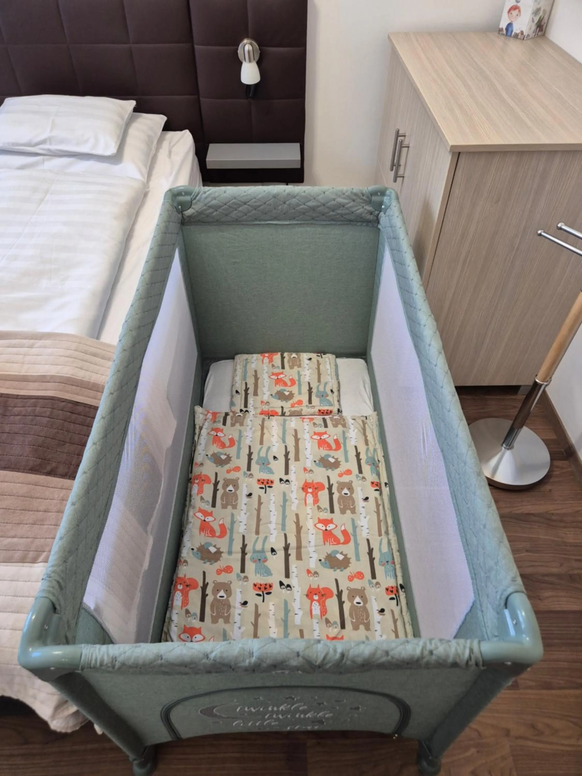 cot, Bed in Corvin Residence Apartments