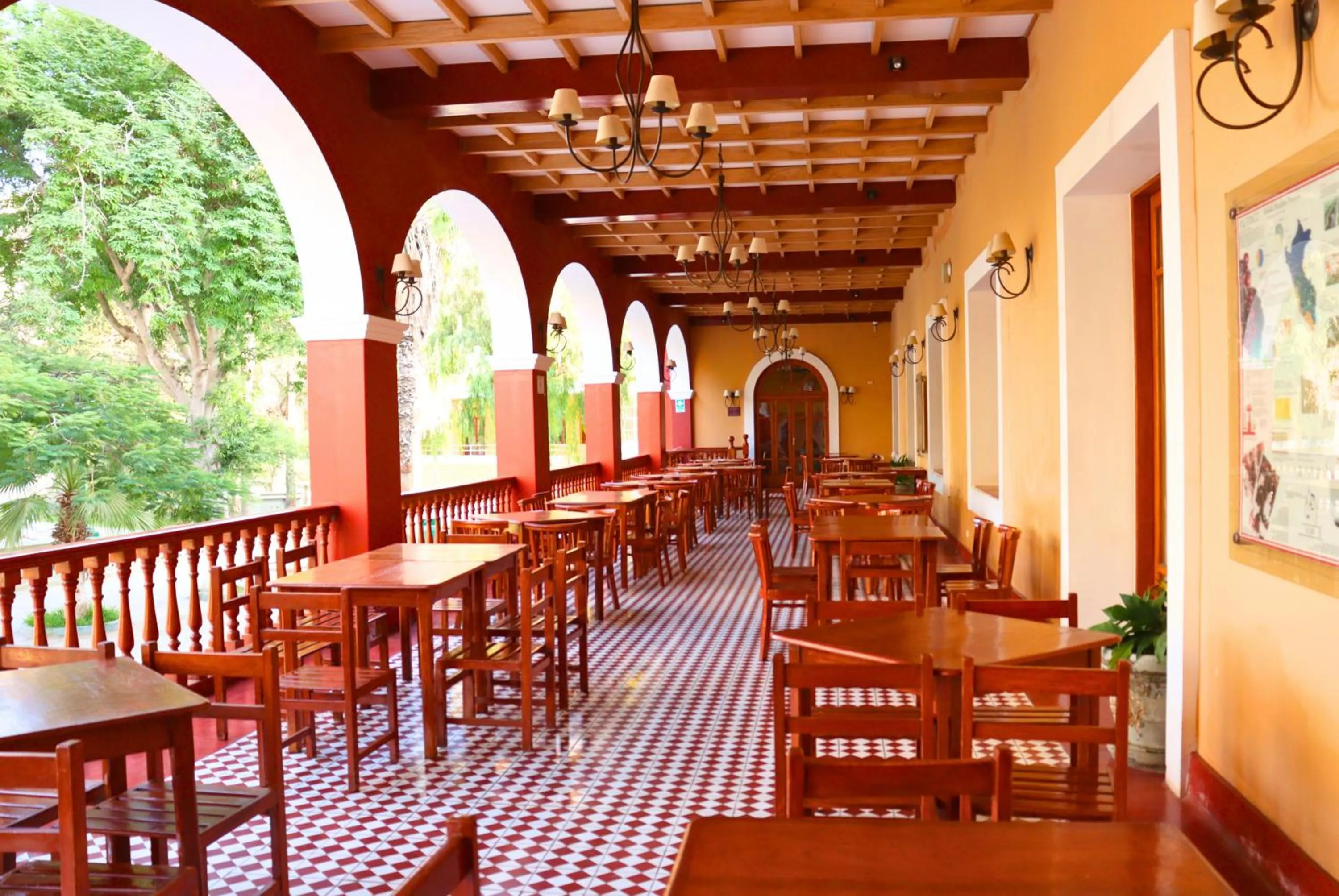 Restaurant/places to eat in DM Hoteles Mossone - Ica