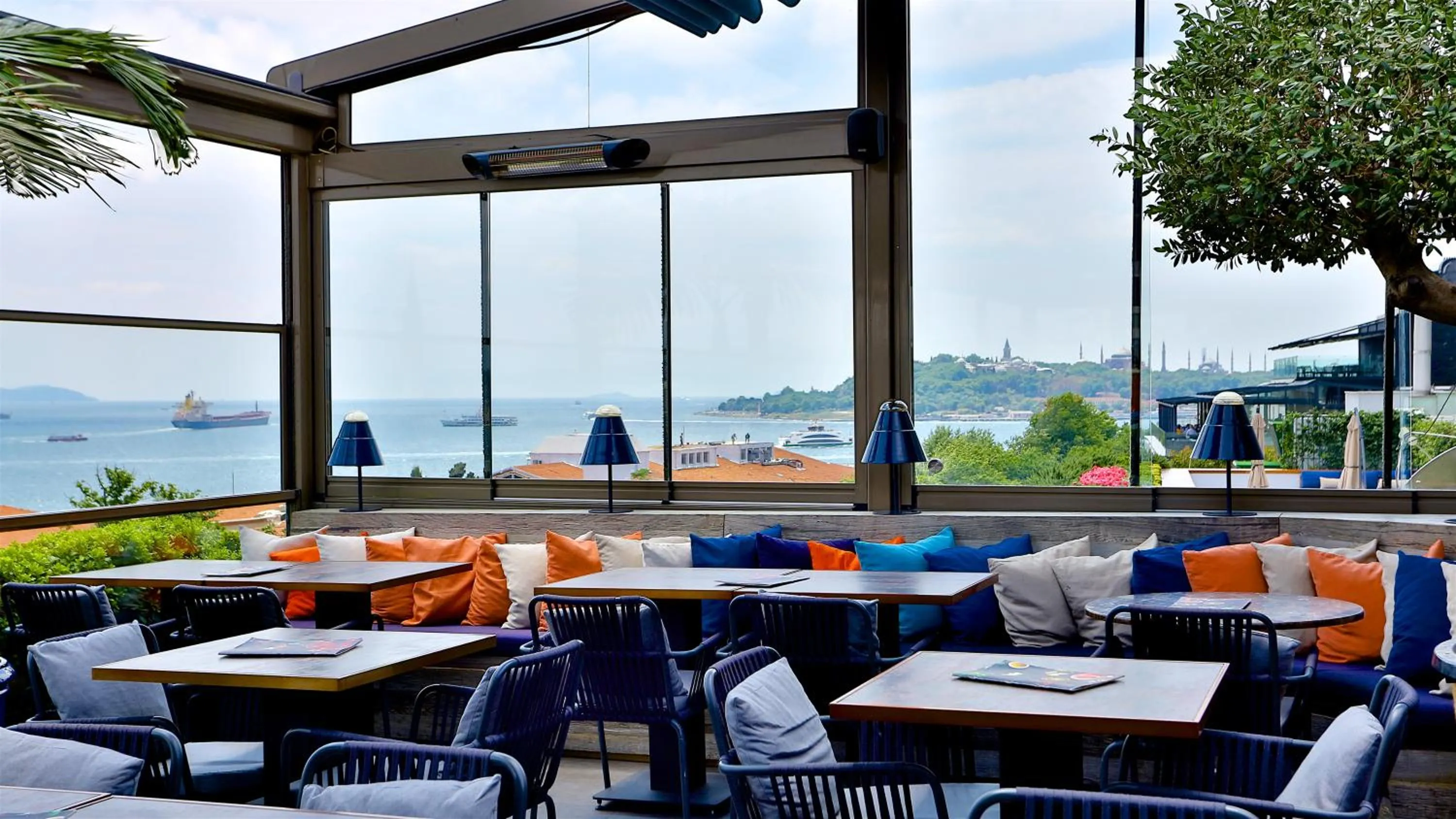 Balcony/Terrace in Zimmer Bosphorus Hotel
