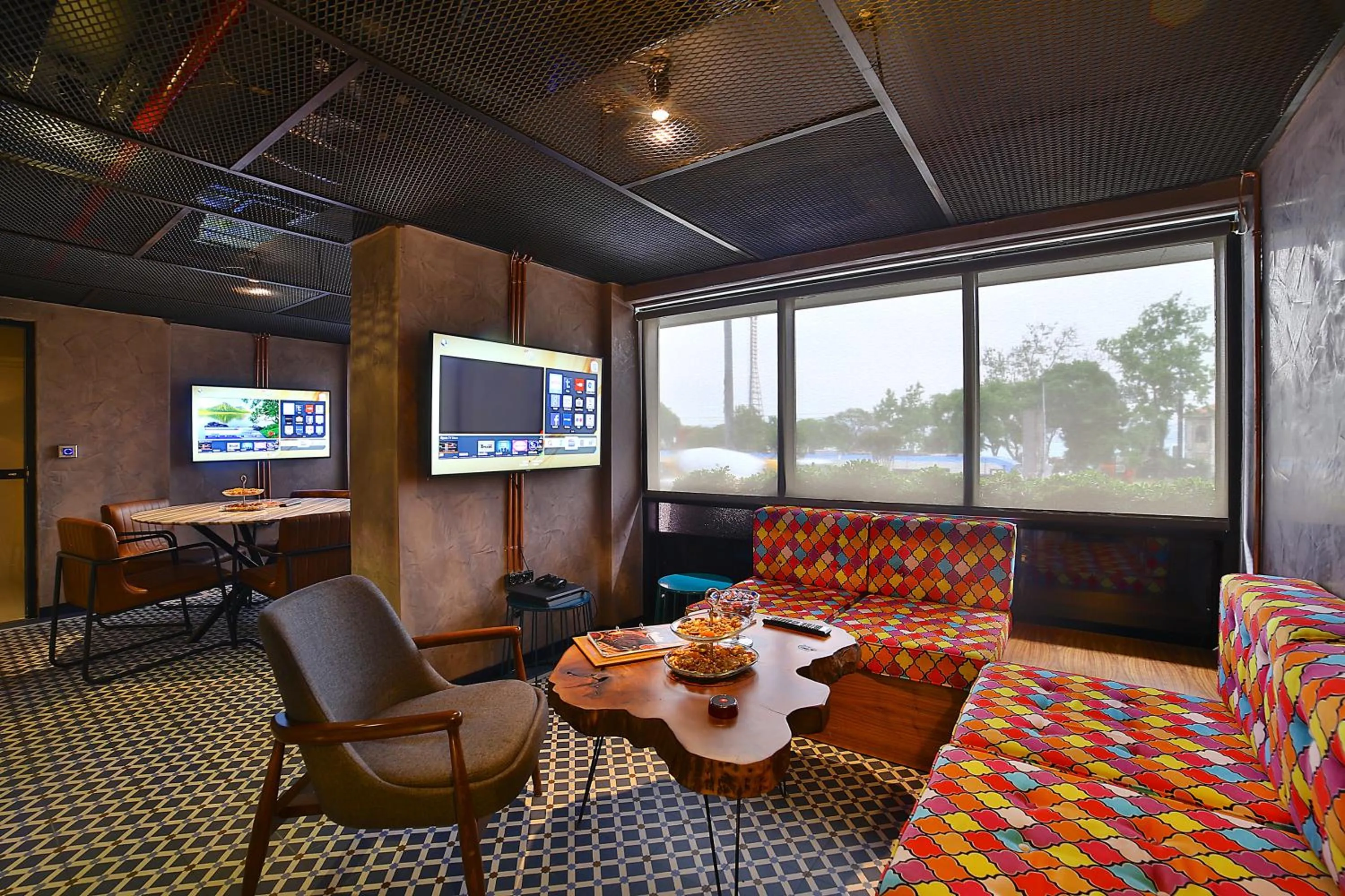 Entertainment in Zimmer Bosphorus Hotel