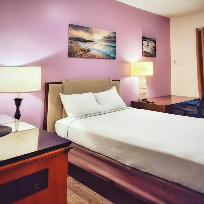 Bed in Anchor Pointe Inn