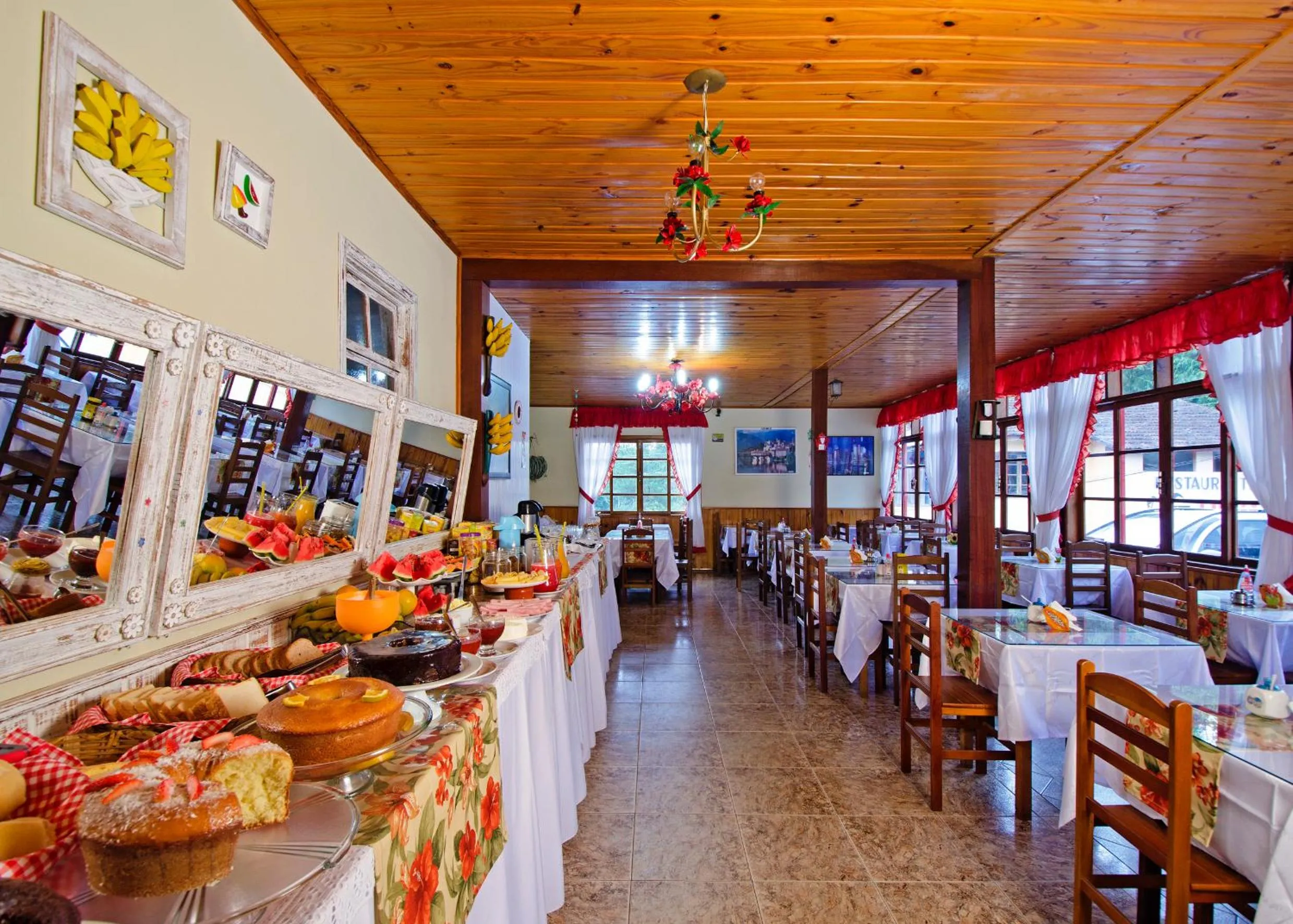 Buffet breakfast in Pousada Sabor da Serra