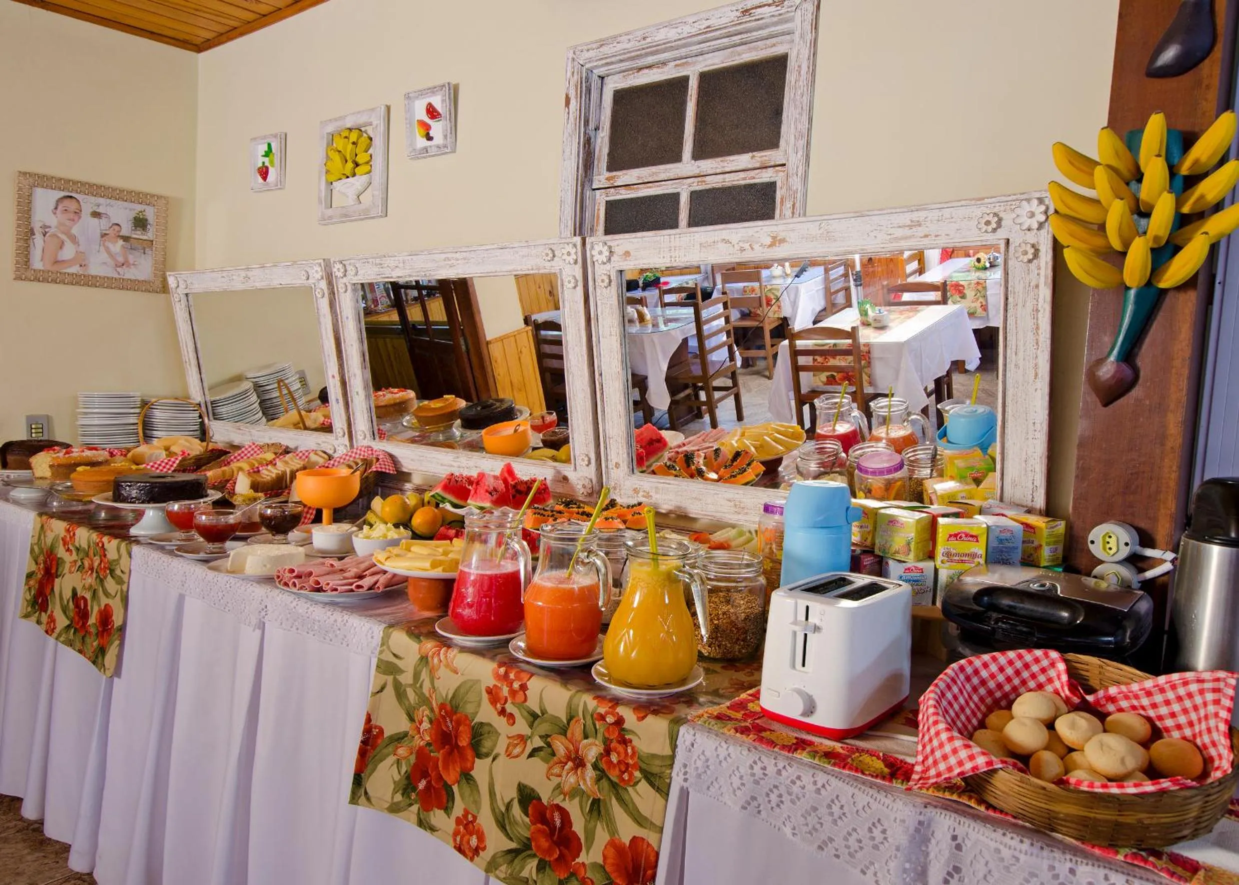 Buffet breakfast in Pousada Sabor da Serra