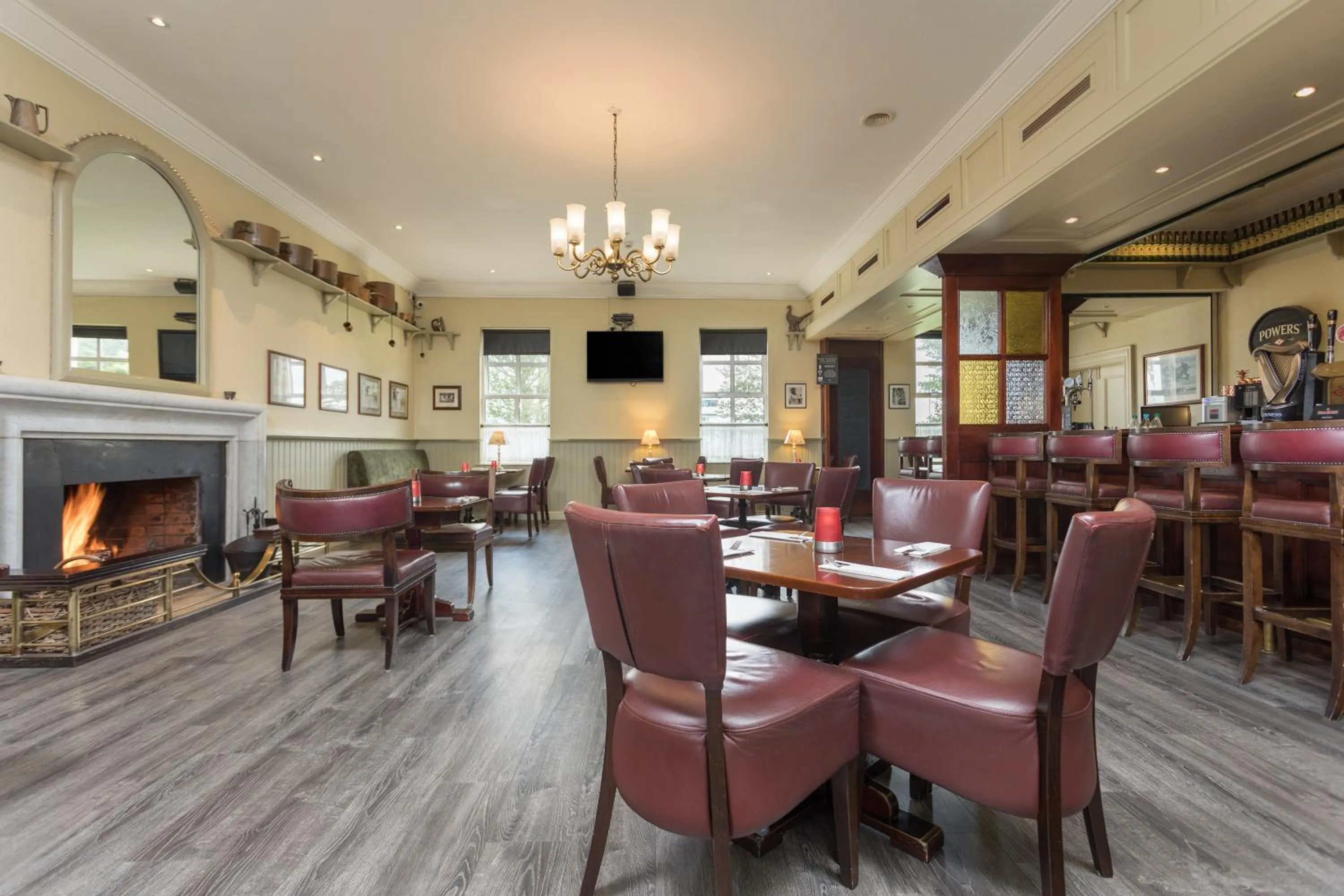 Lounge or bar in Park Inn by Radisson Shannon Airport