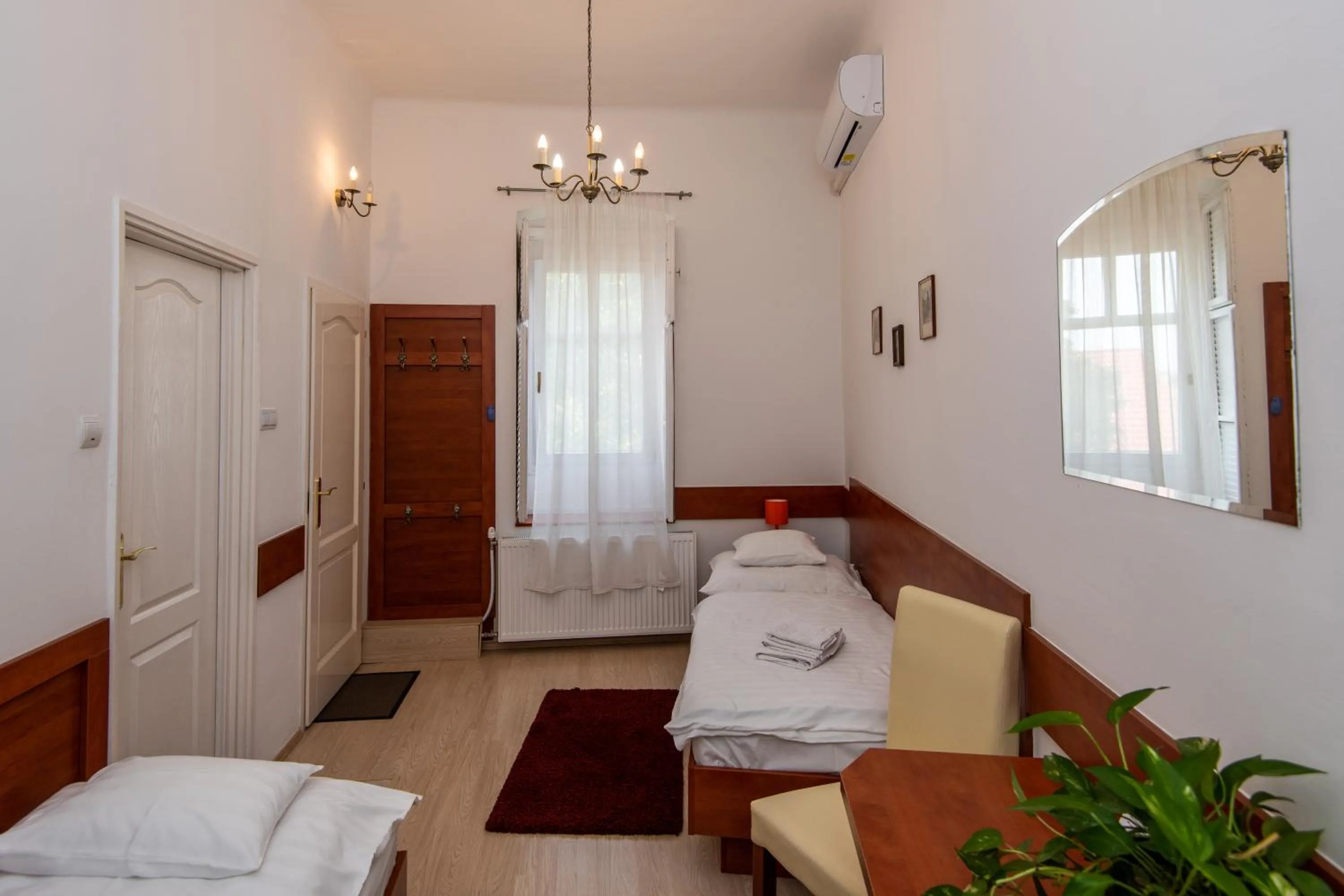 Property building, Bed in Fényes Vinorium