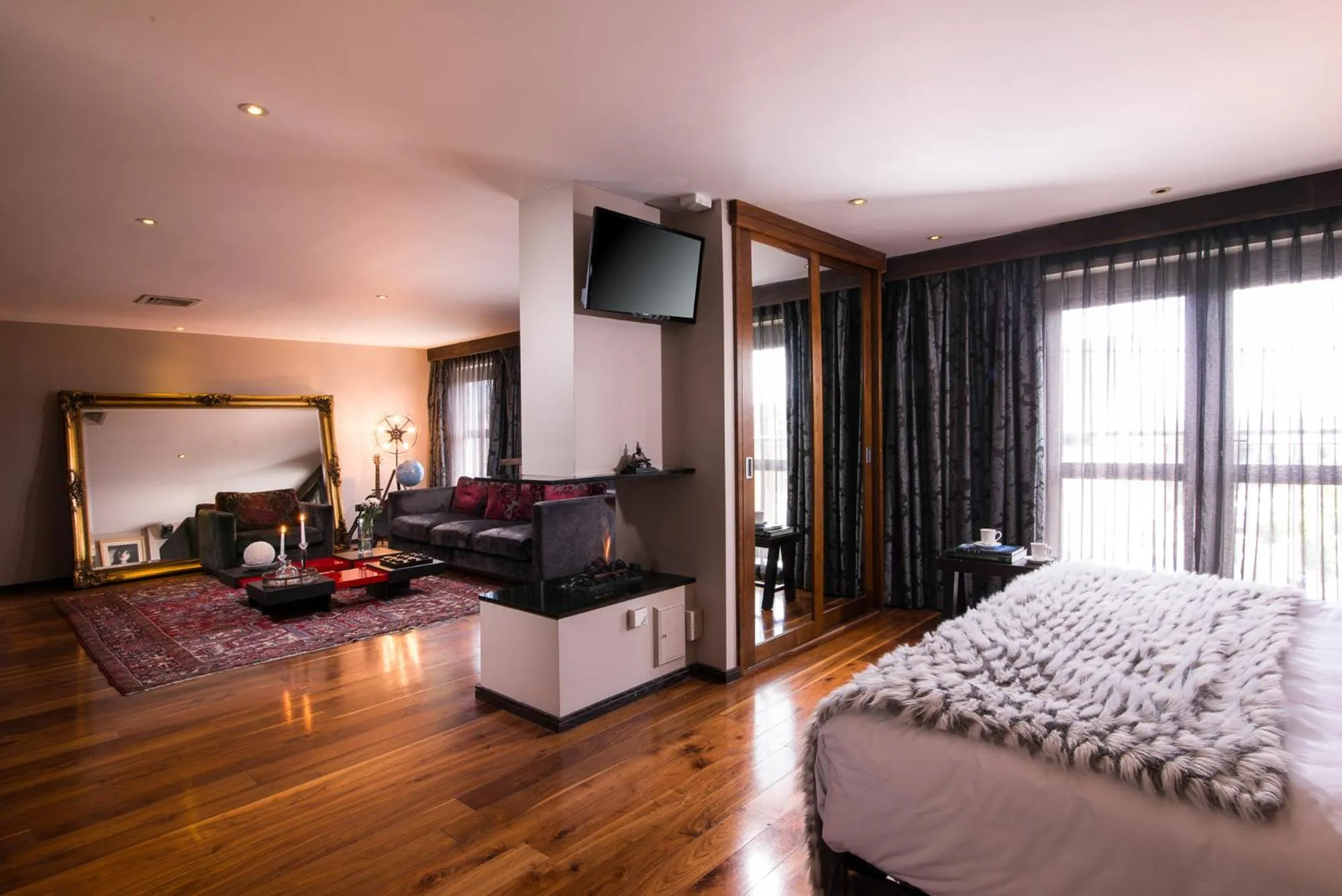 Breakfast, Bed in The Twelve Hotel