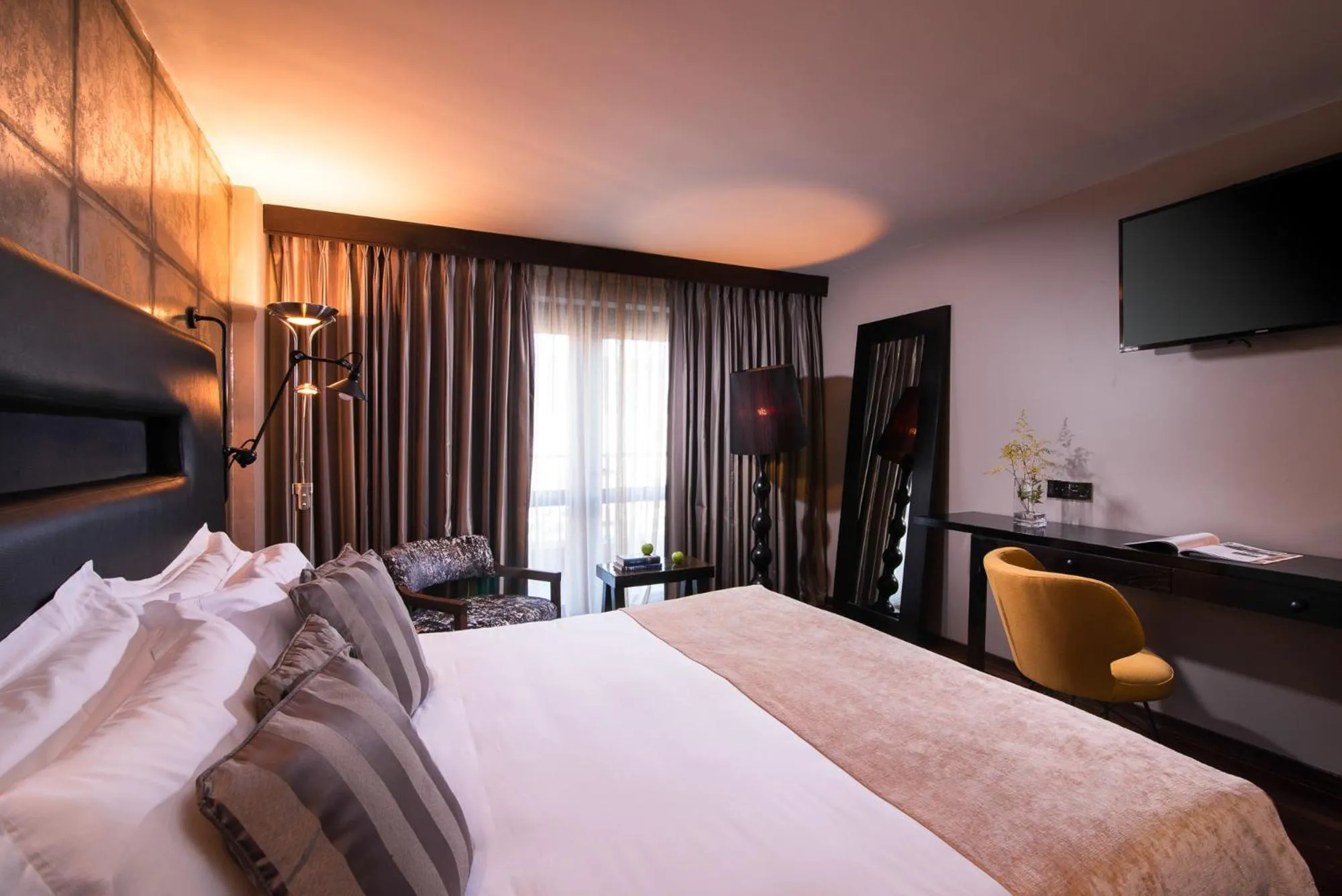 Bedroom, Bed in The Twelve Hotel