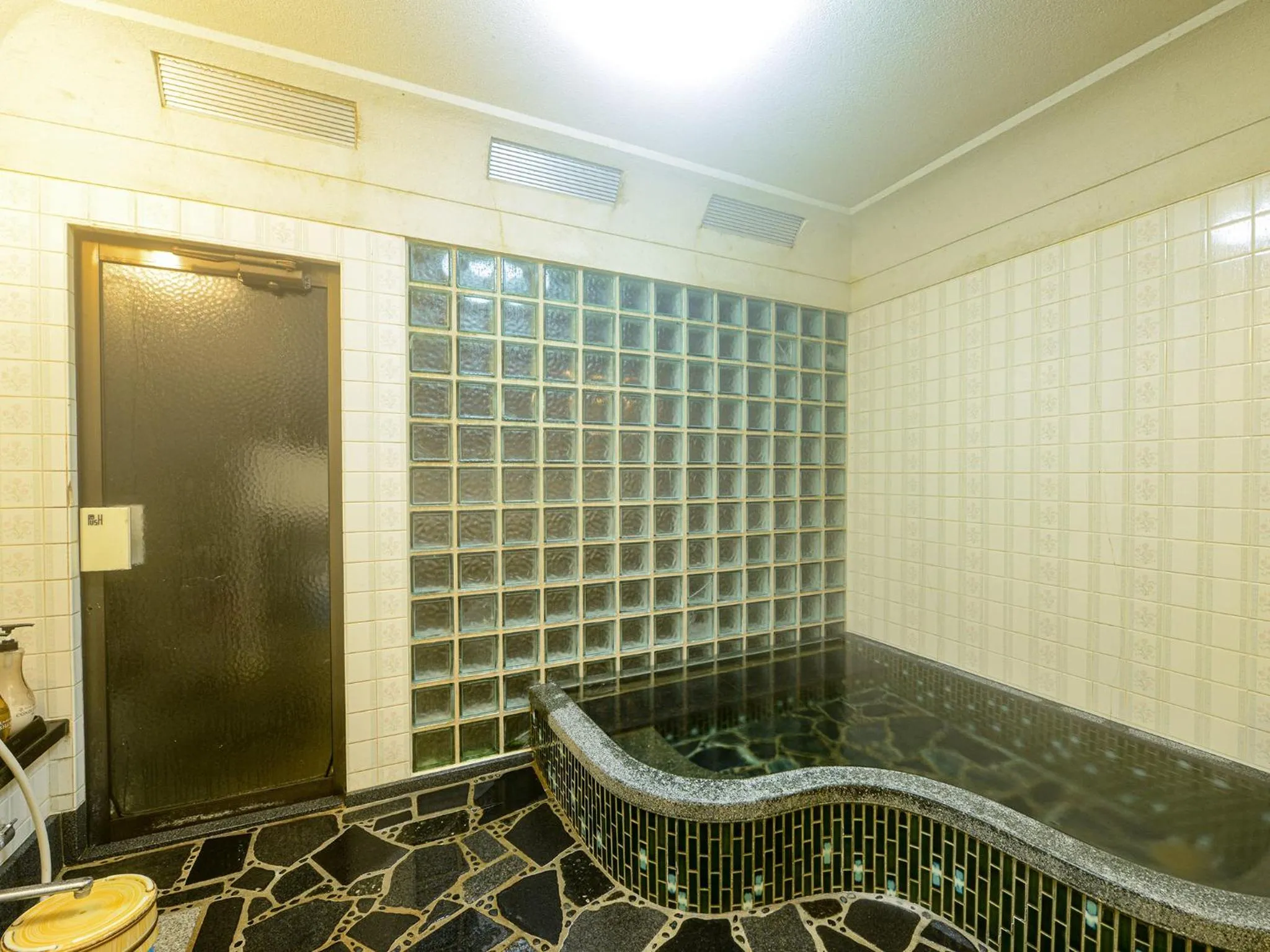 Public Bath in Shokinkan