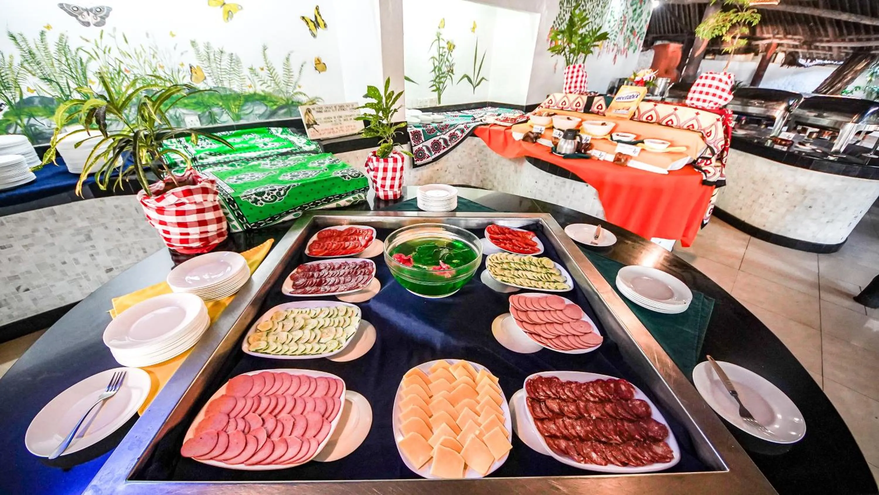 Restaurant/places to eat in Papillon Lagoon Reef Hotel