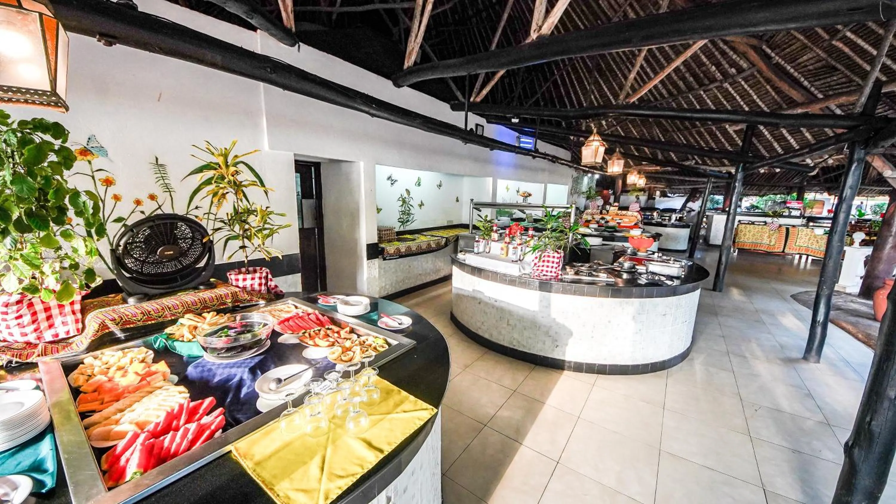 Restaurant/places to eat in Papillon Lagoon Reef Hotel