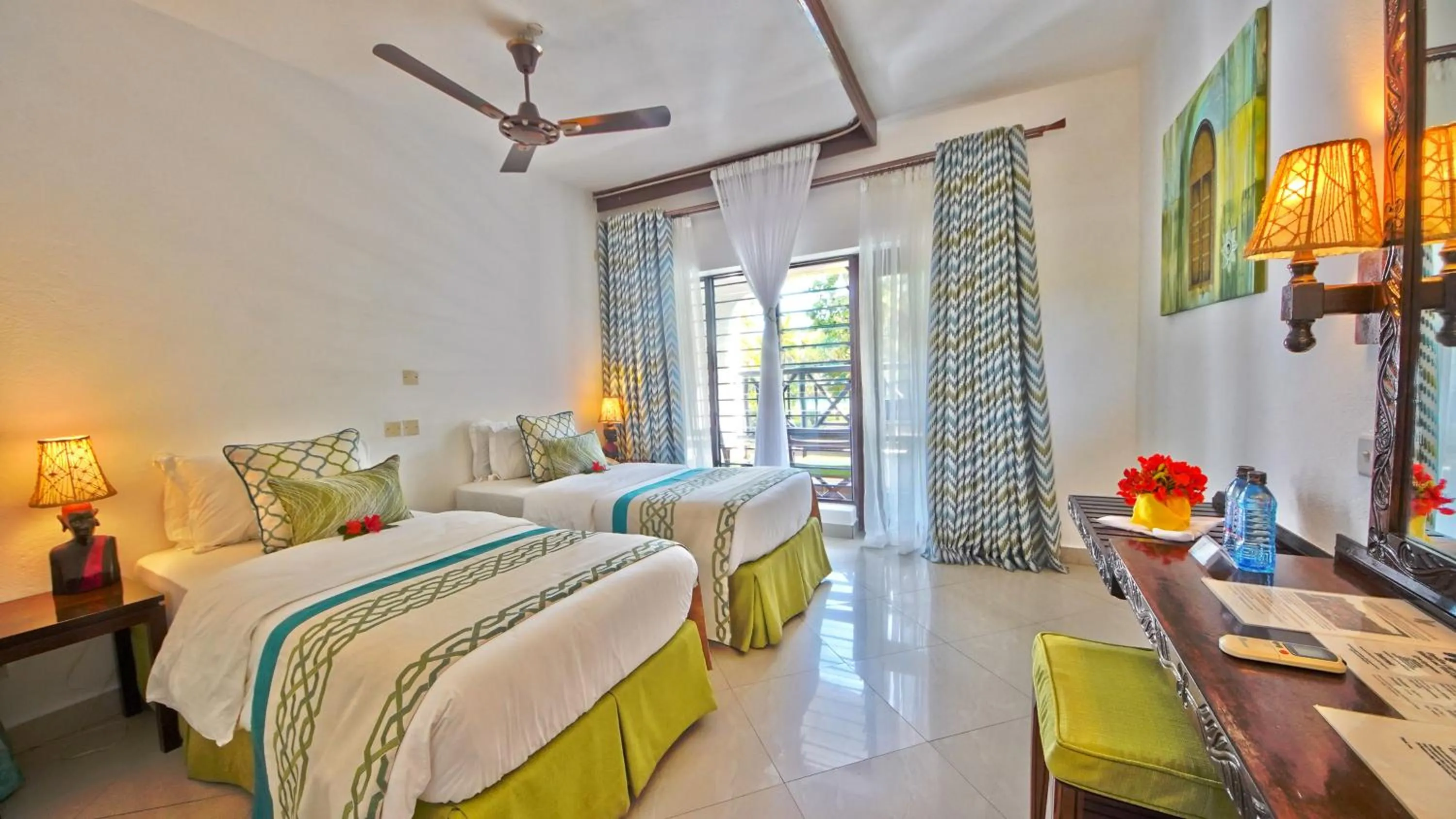 Shower, Bed in Papillon Lagoon Reef Hotel