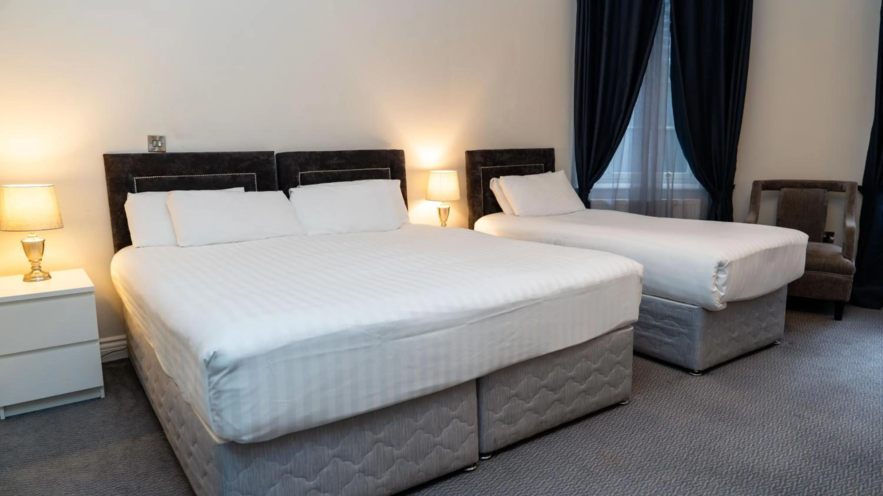 Bed in Hotel St George by Nina