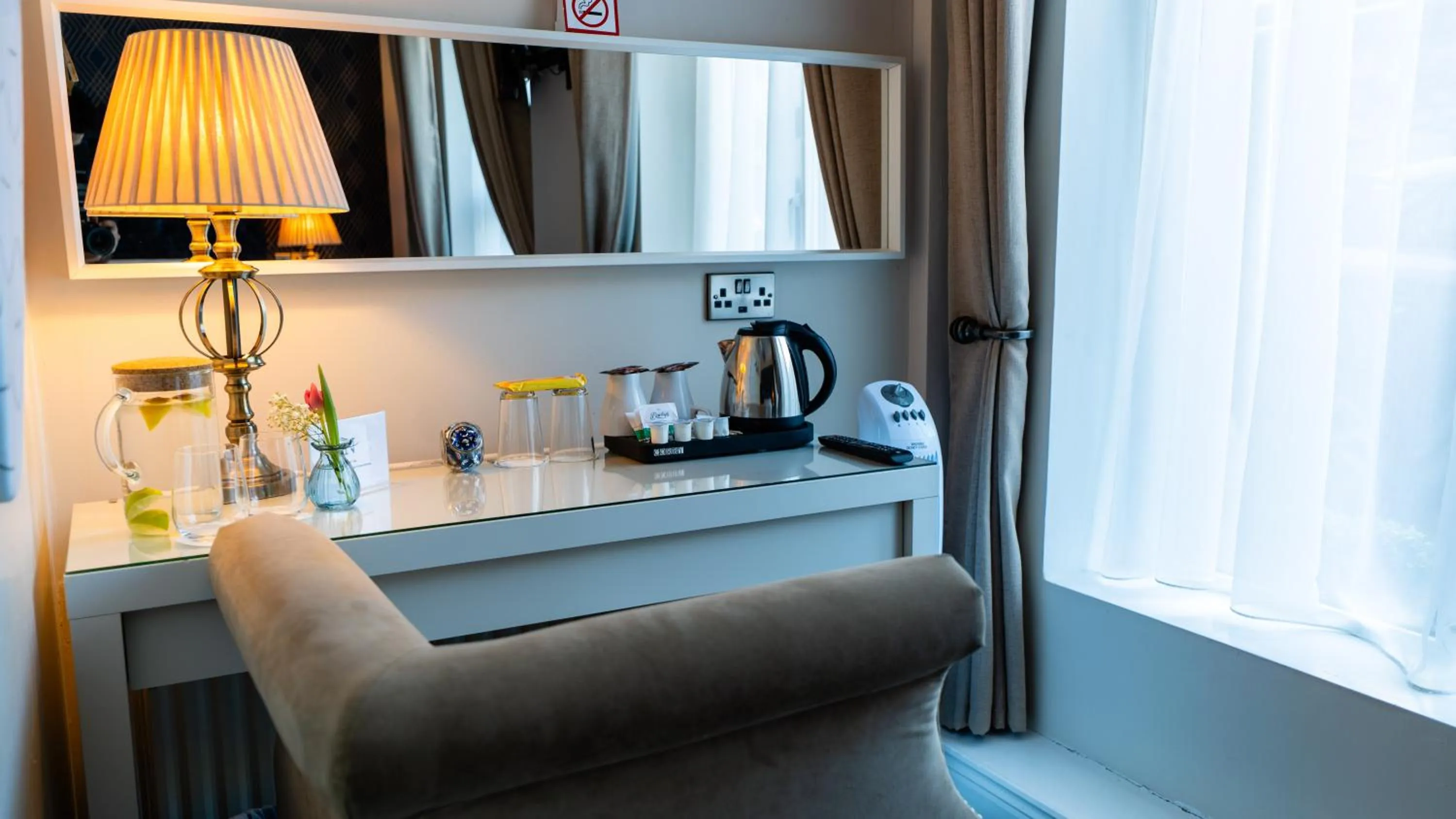 Coffee/tea facilities in Hotel St George by Nina