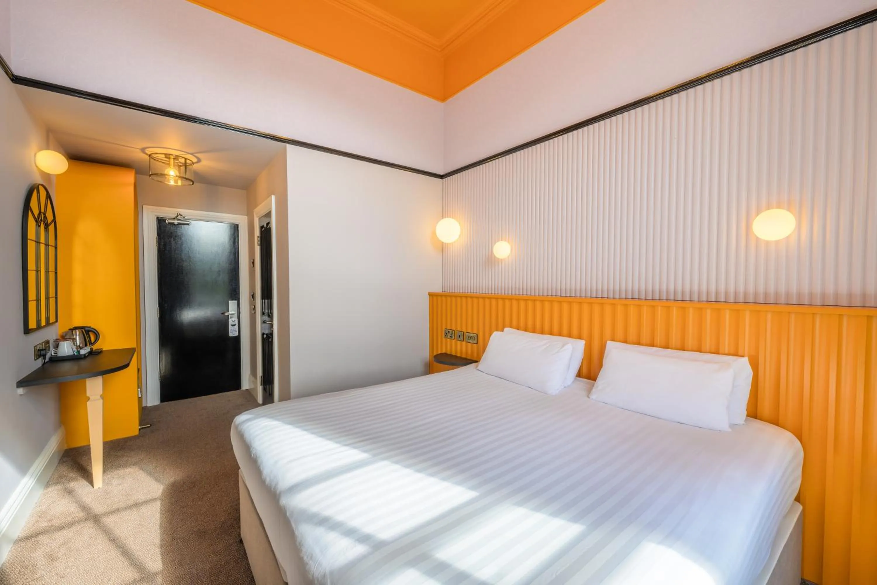 Bed in Hotel St George by Nina