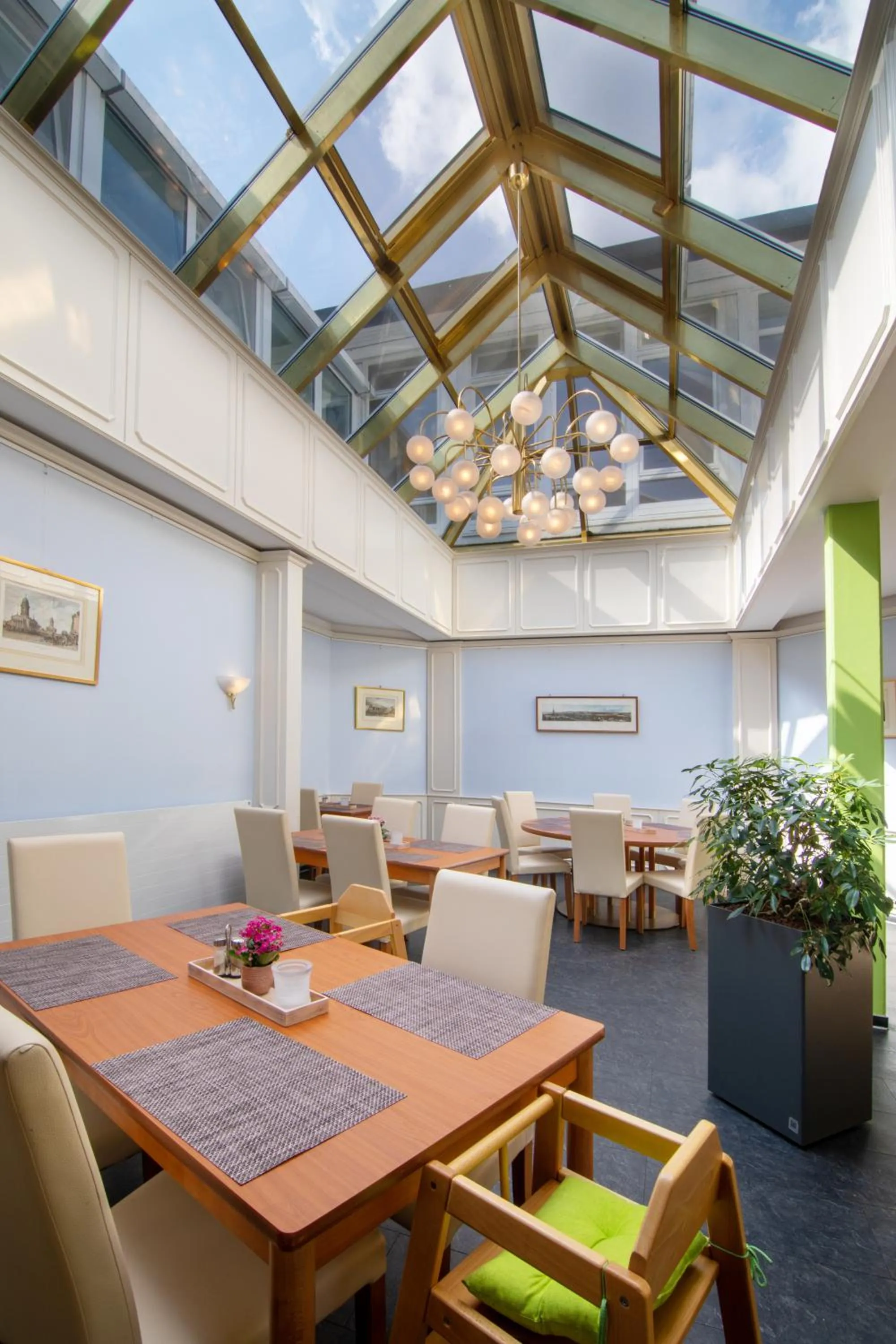 Restaurant/places to eat in Seehotel Grunewald