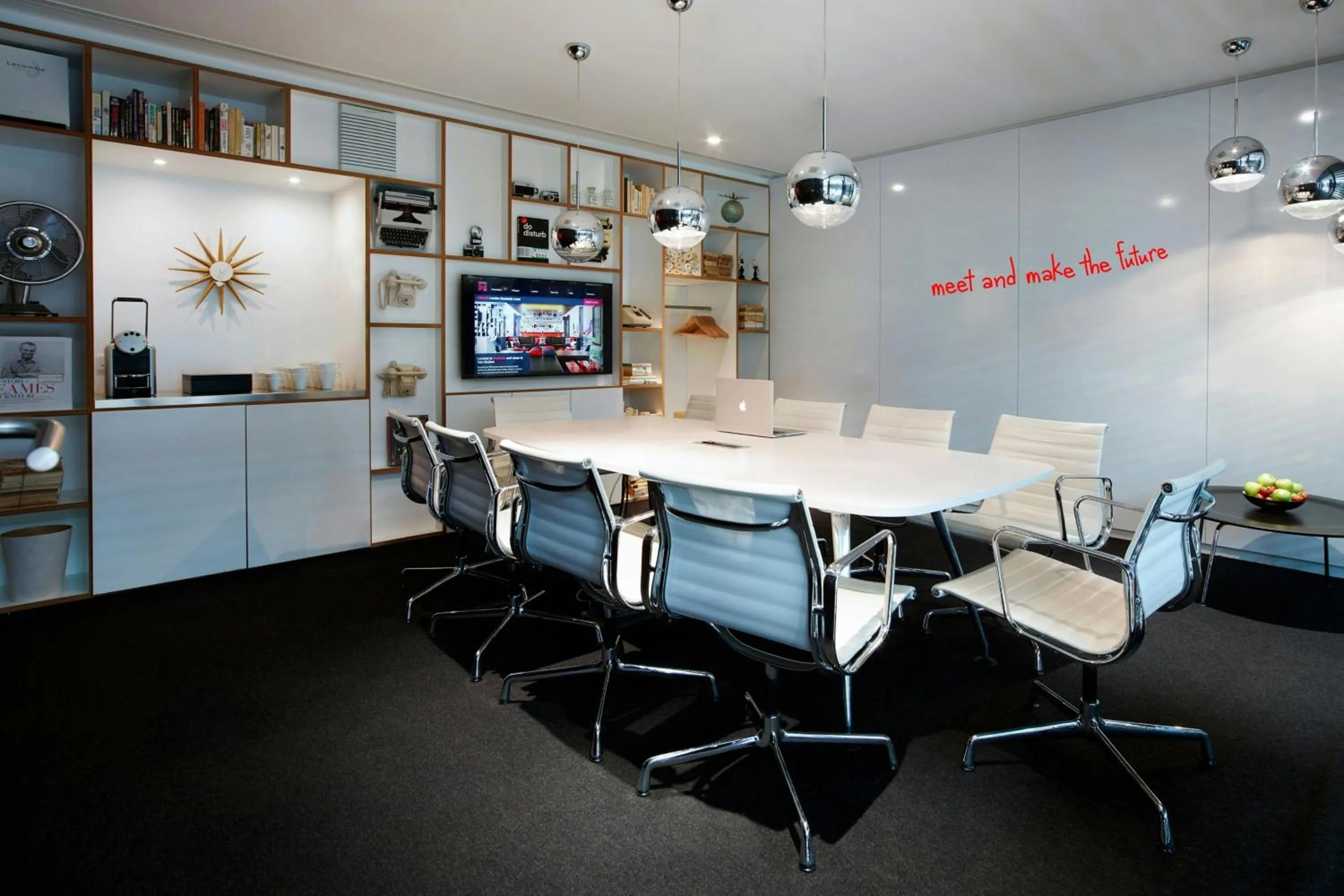 Meeting/conference room in citizenM London Bankside