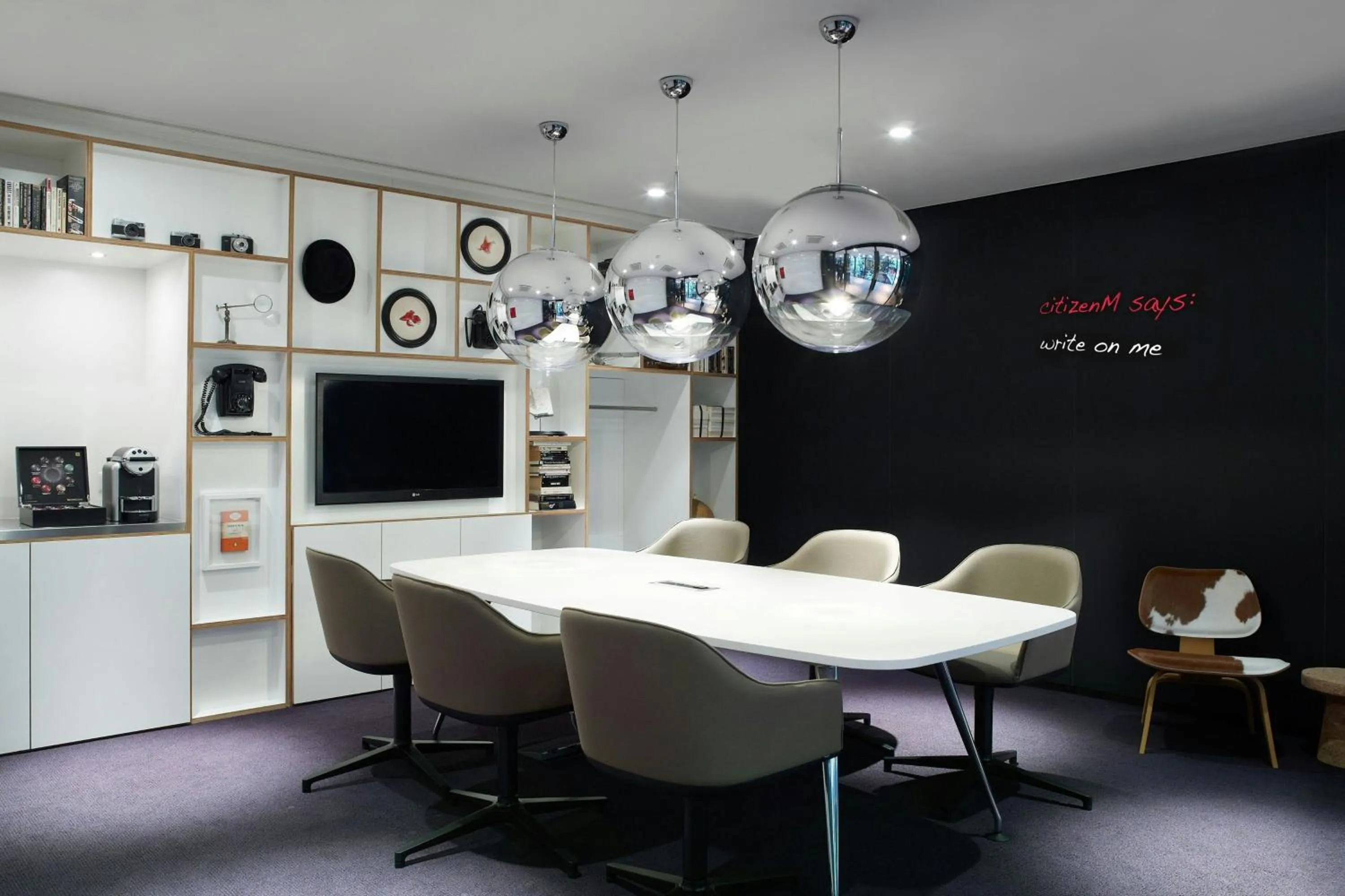 Meeting/conference room in citizenM London Bankside