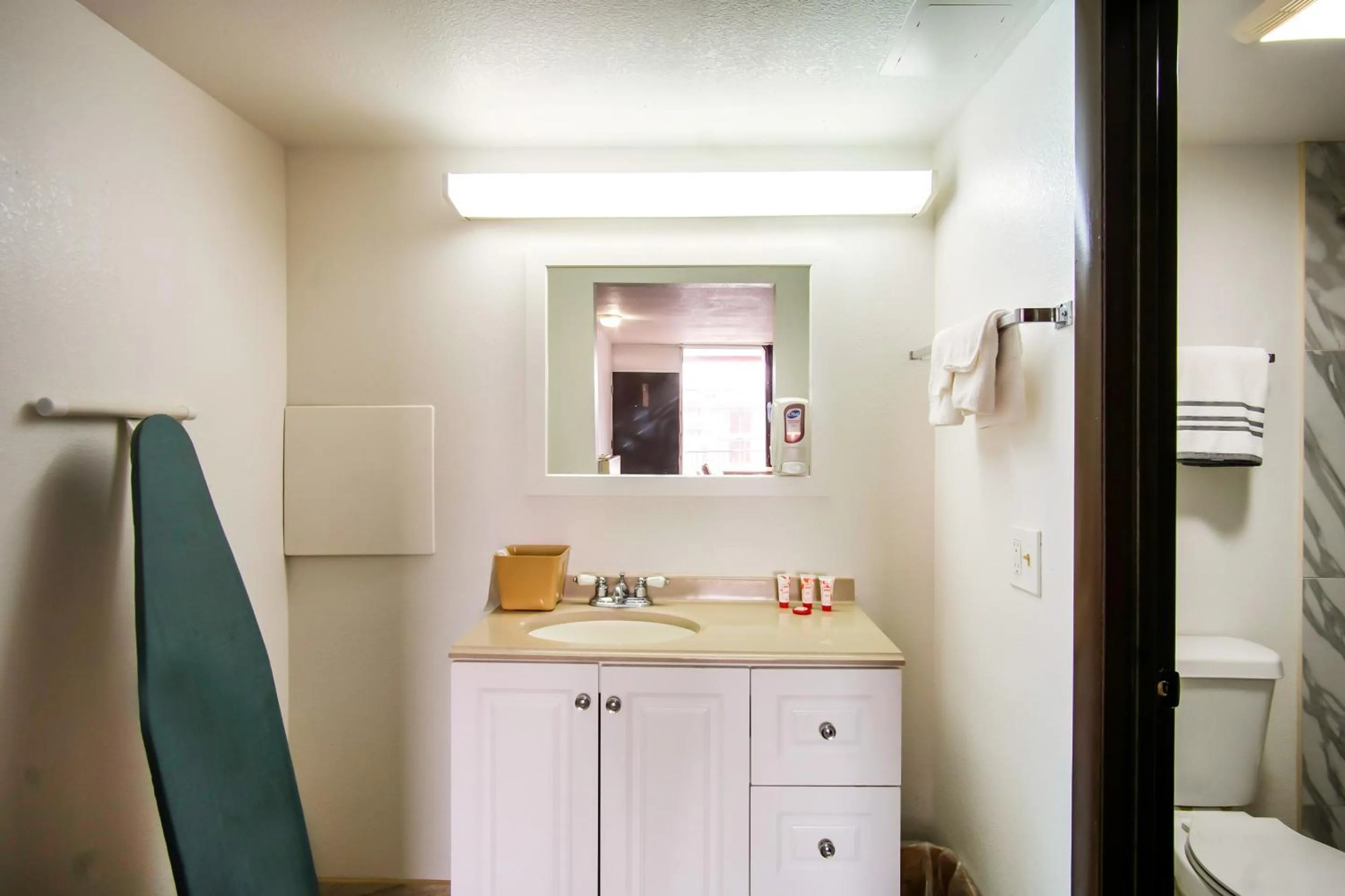 Bathroom in OYO Hotel Hutchinson West 4th Ave