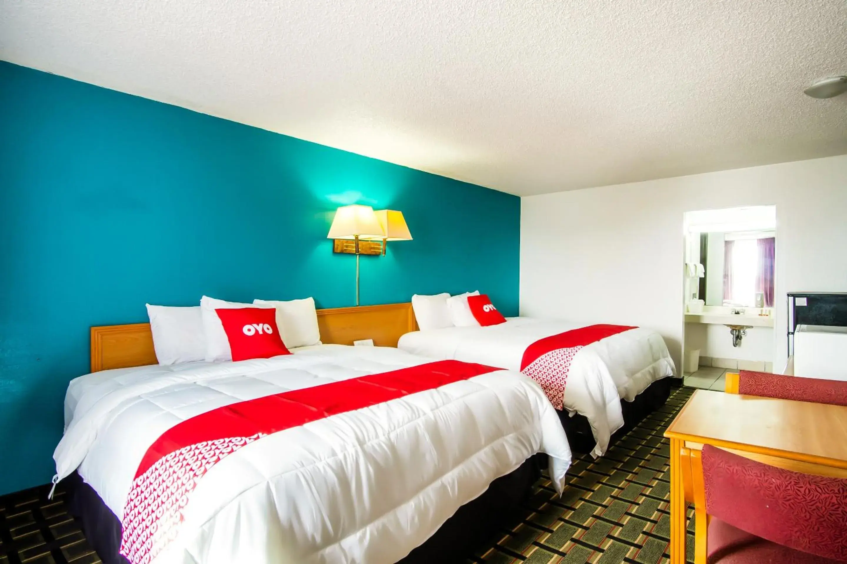 King Room with Two King Beds in OYO Hotel Hutchinson West 4th Ave King Room with Two King Beds in OYO Hotel Hutchinson West 4th Ave