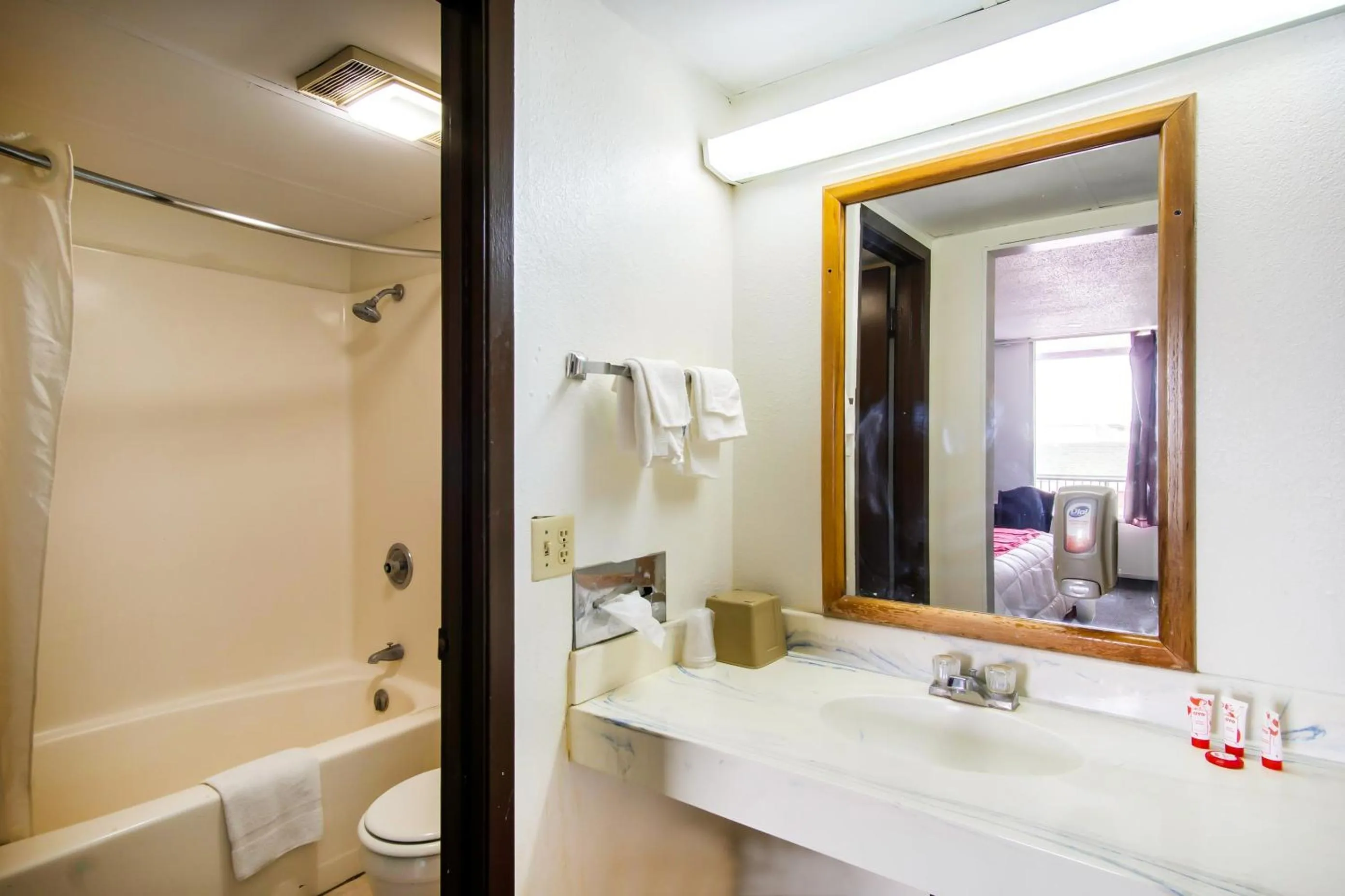 Bathroom in OYO Hotel Hutchinson West 4th Ave